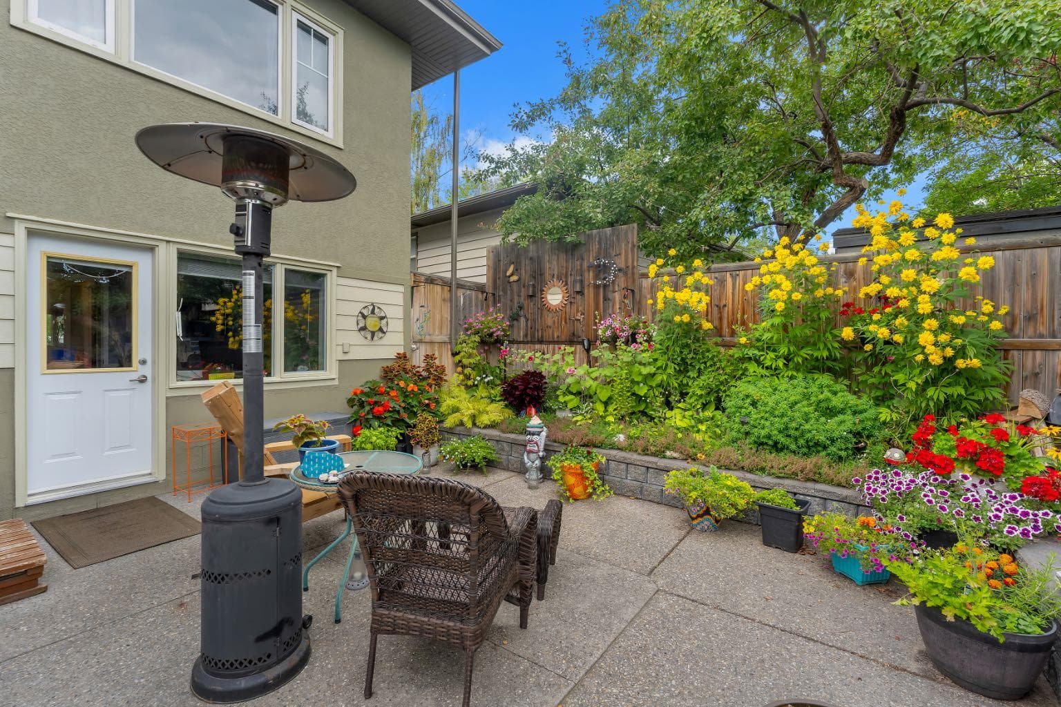 2204 Halifax Crescent NW