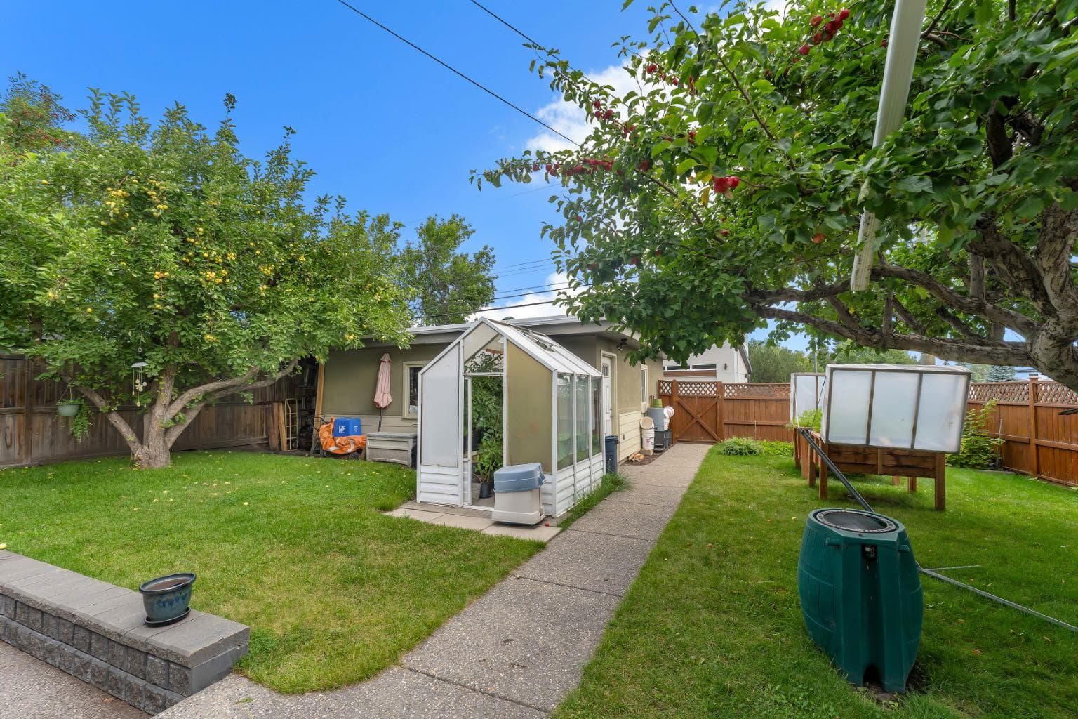 2204 Halifax Crescent NW