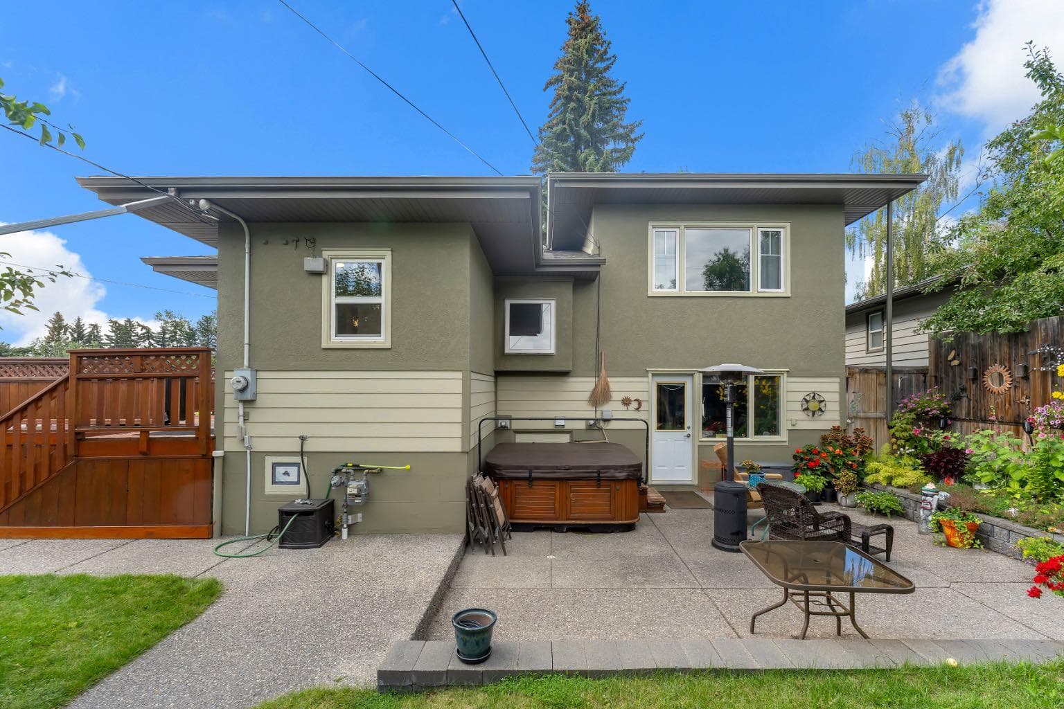 2204 Halifax Crescent NW