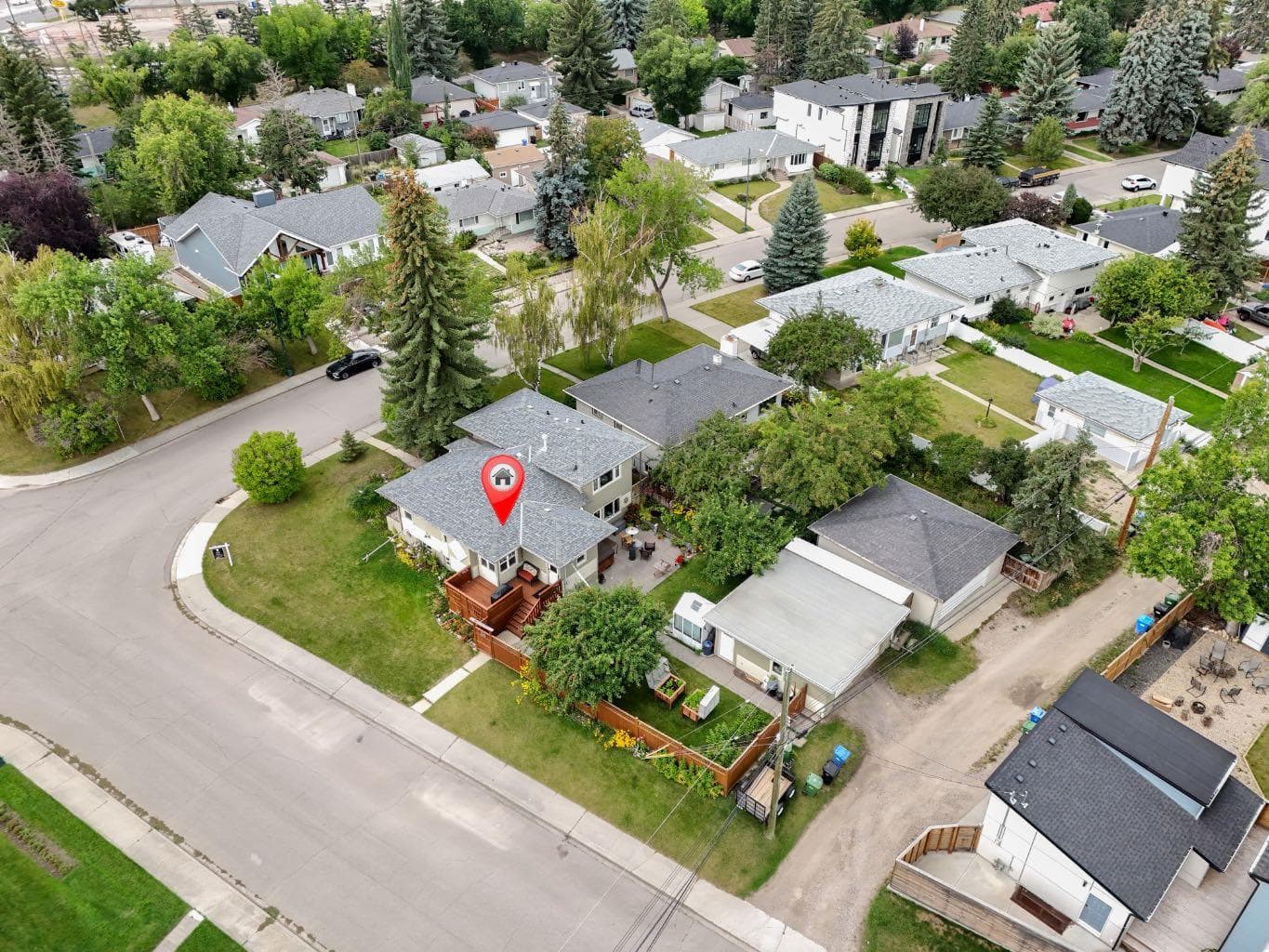 2204 Halifax Crescent NW