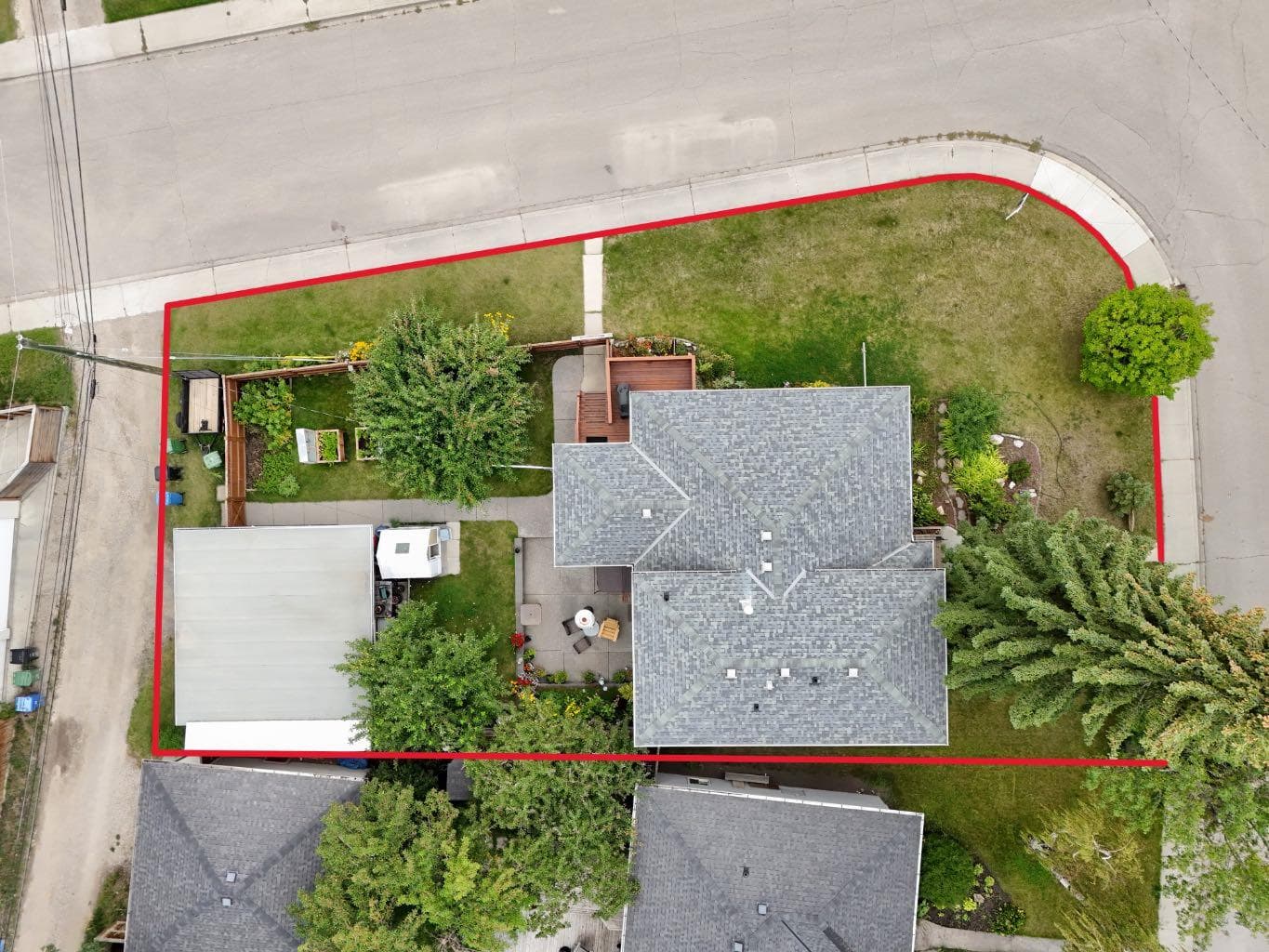 2204 Halifax Crescent NW