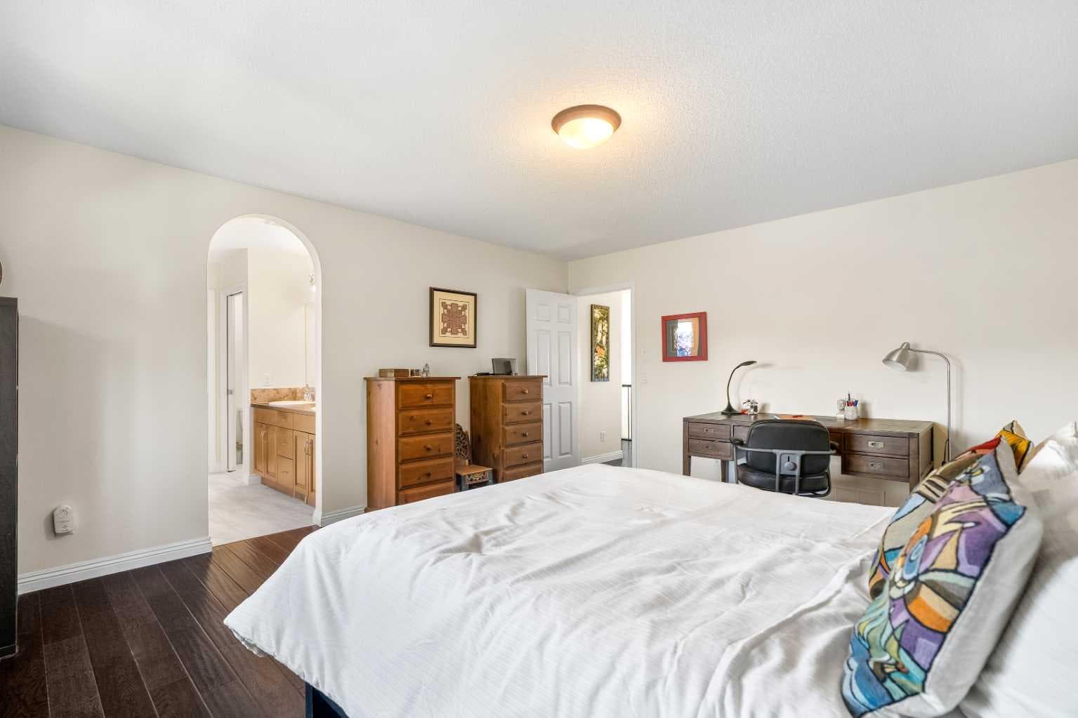 123 Prestwick Manor SE