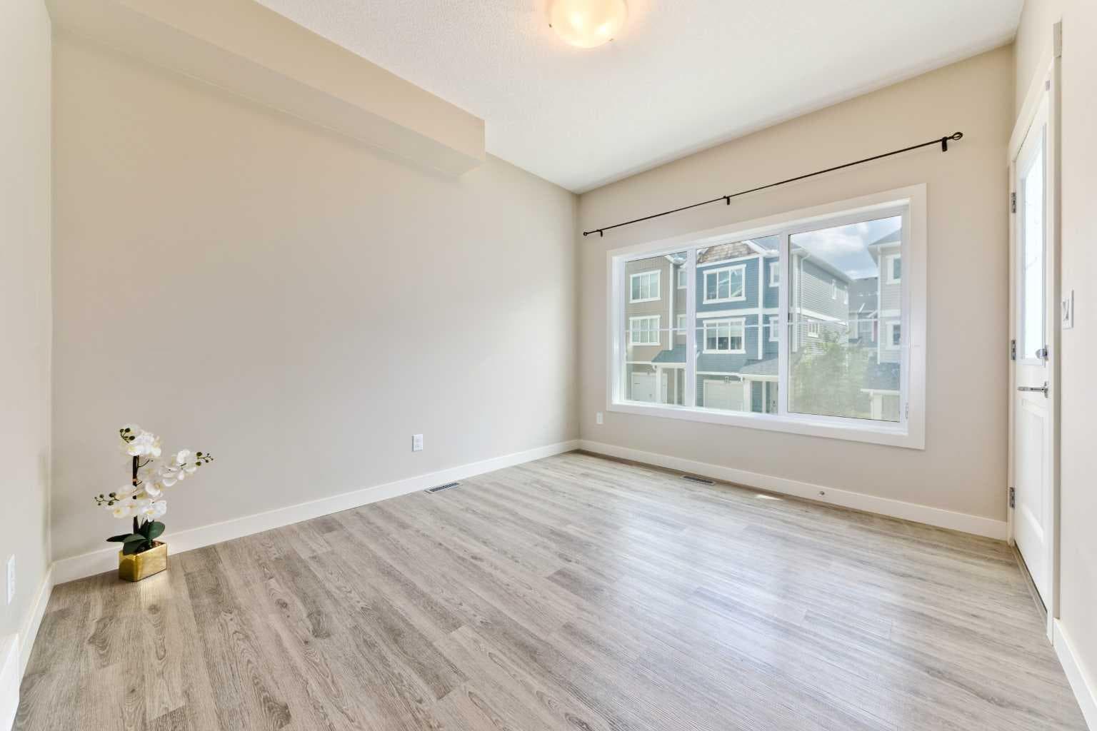 373 Nolancrest Heights NW