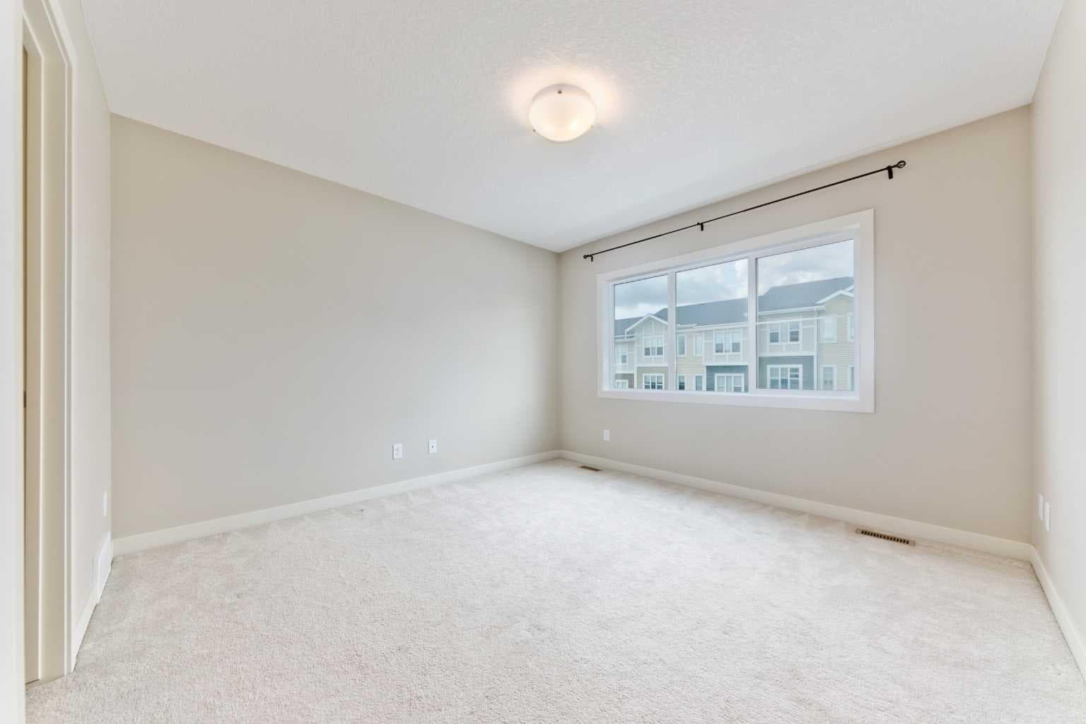 373 Nolancrest Heights NW