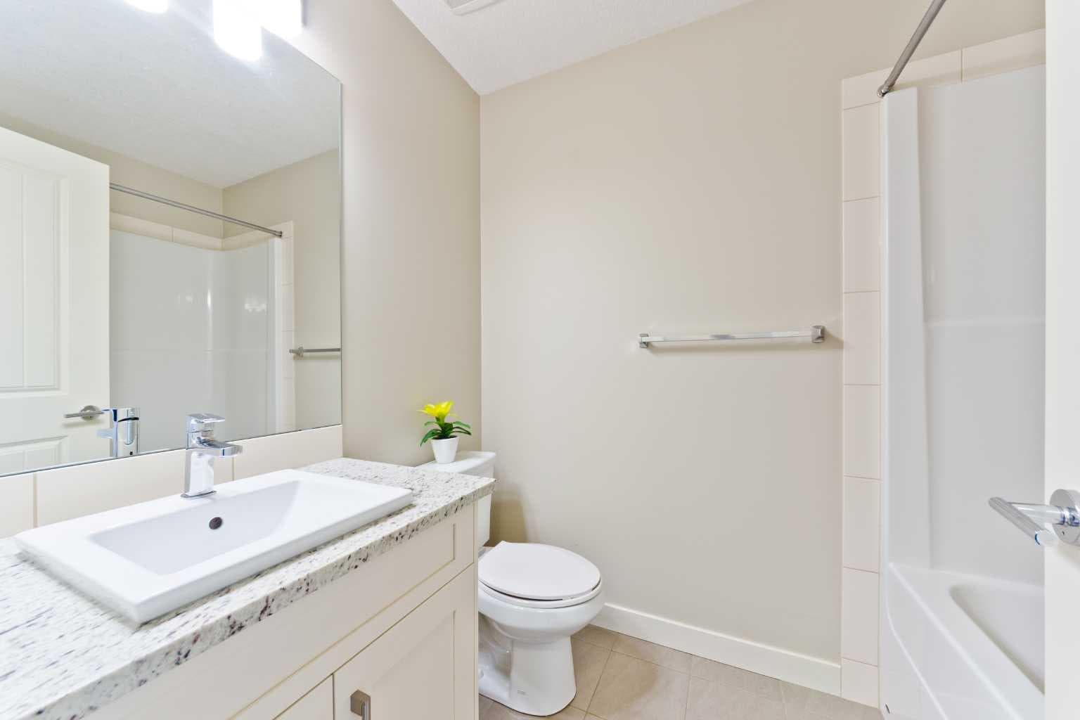 373 Nolancrest Heights NW