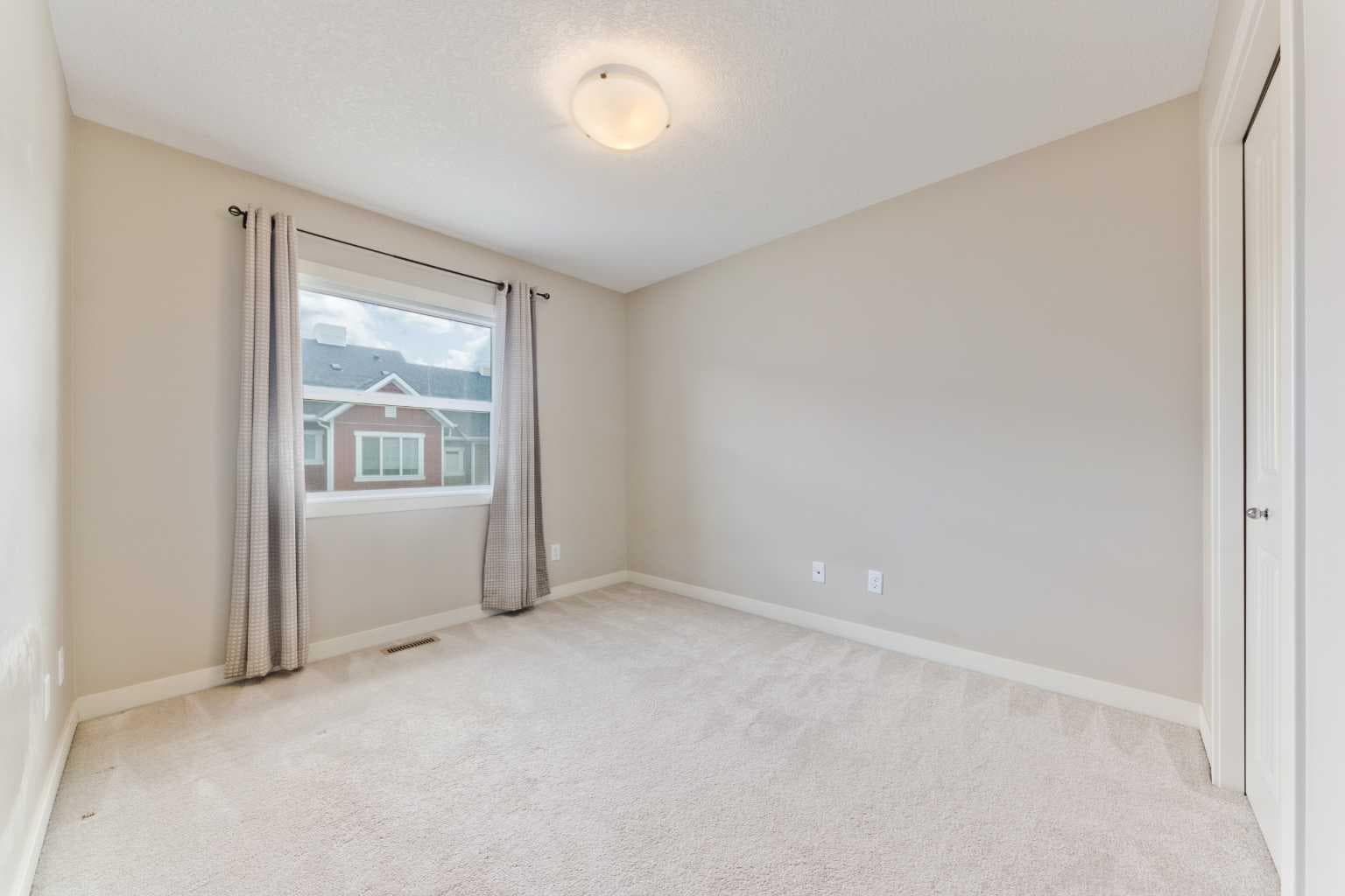 373 Nolancrest Heights NW