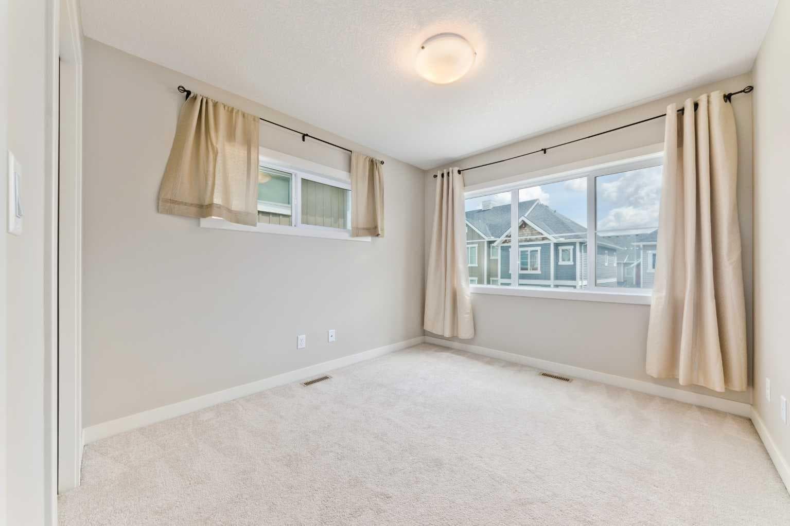 373 Nolancrest Heights NW