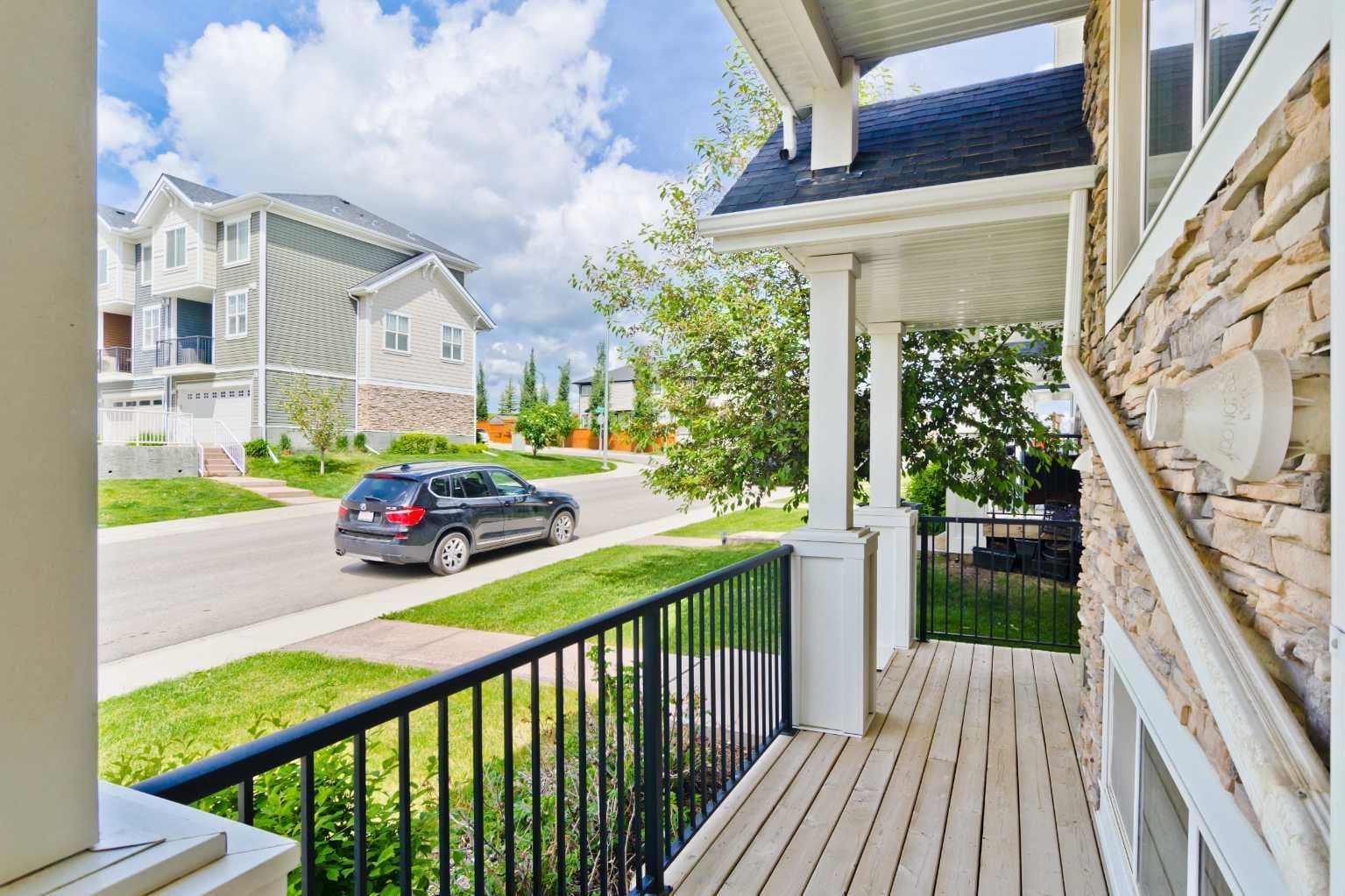 373 Nolancrest Heights NW
