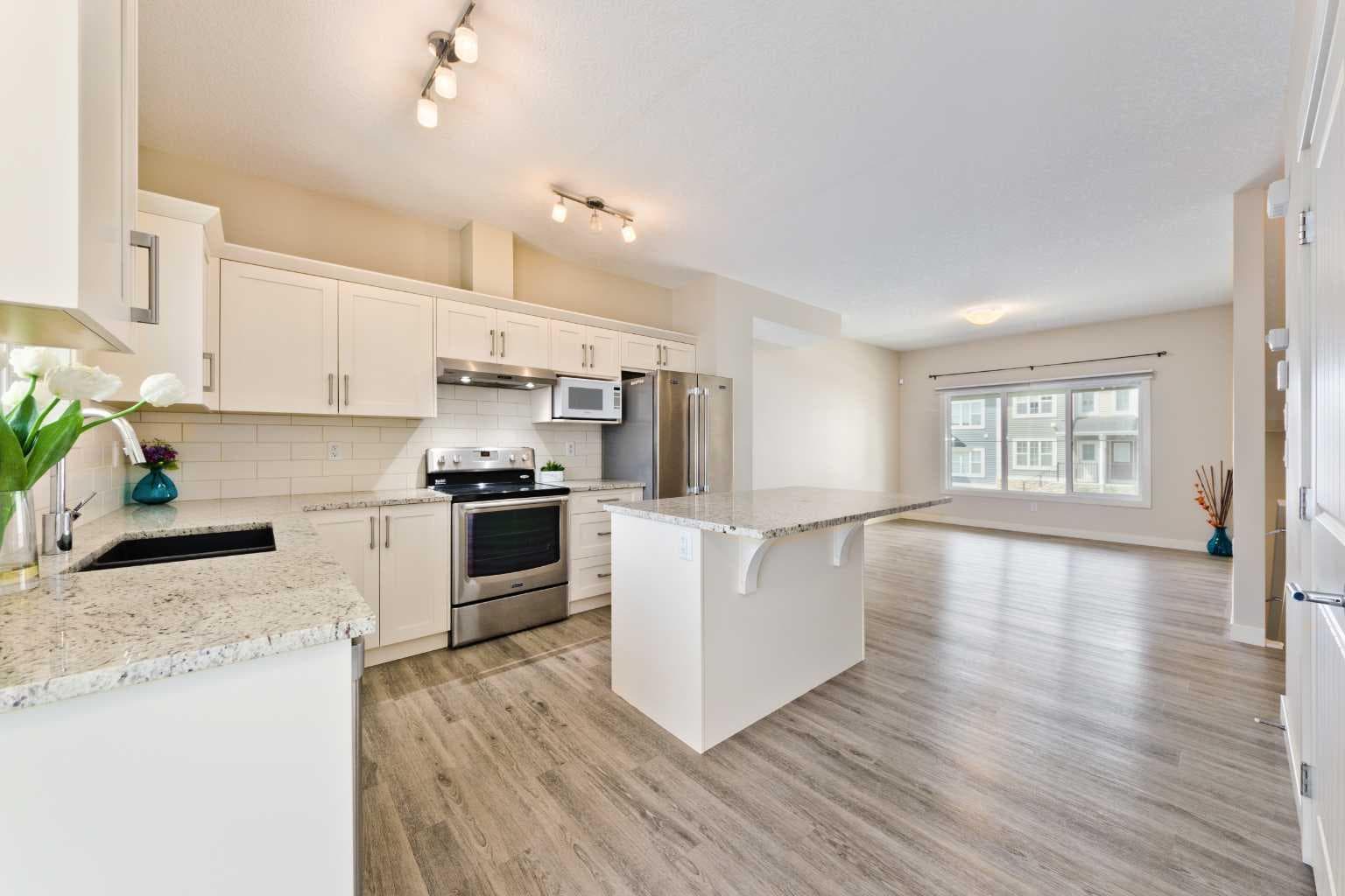 373 Nolancrest Heights NW