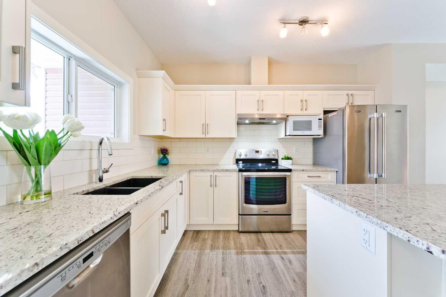 373 Nolancrest Heights NW