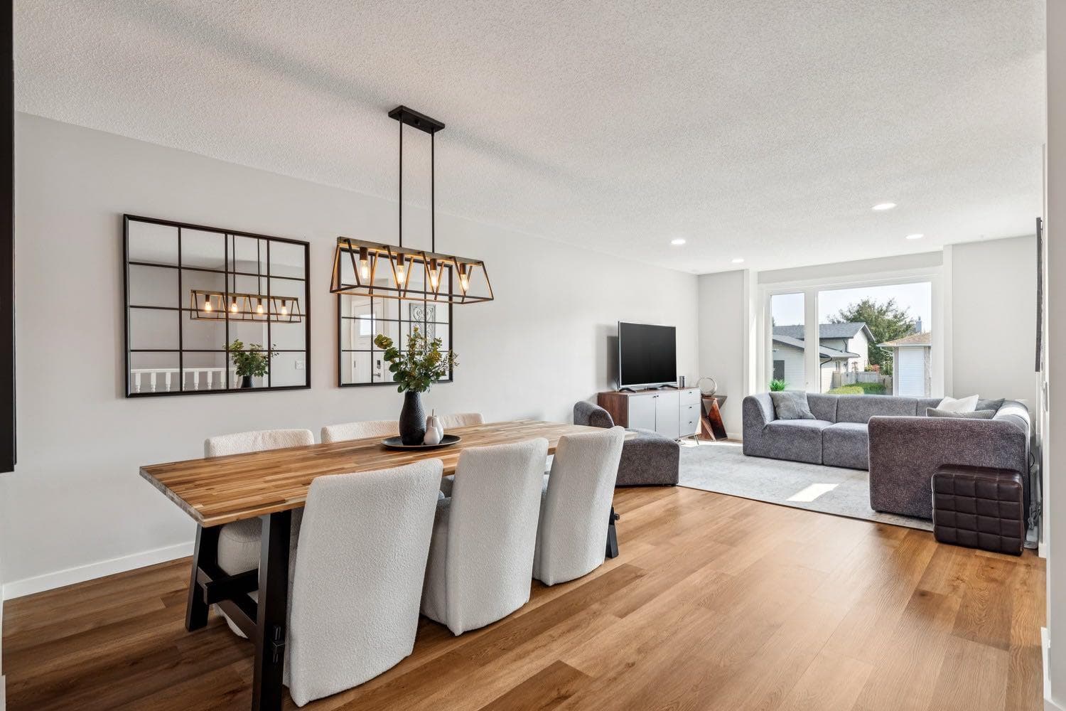 92 Woodford Drive SW