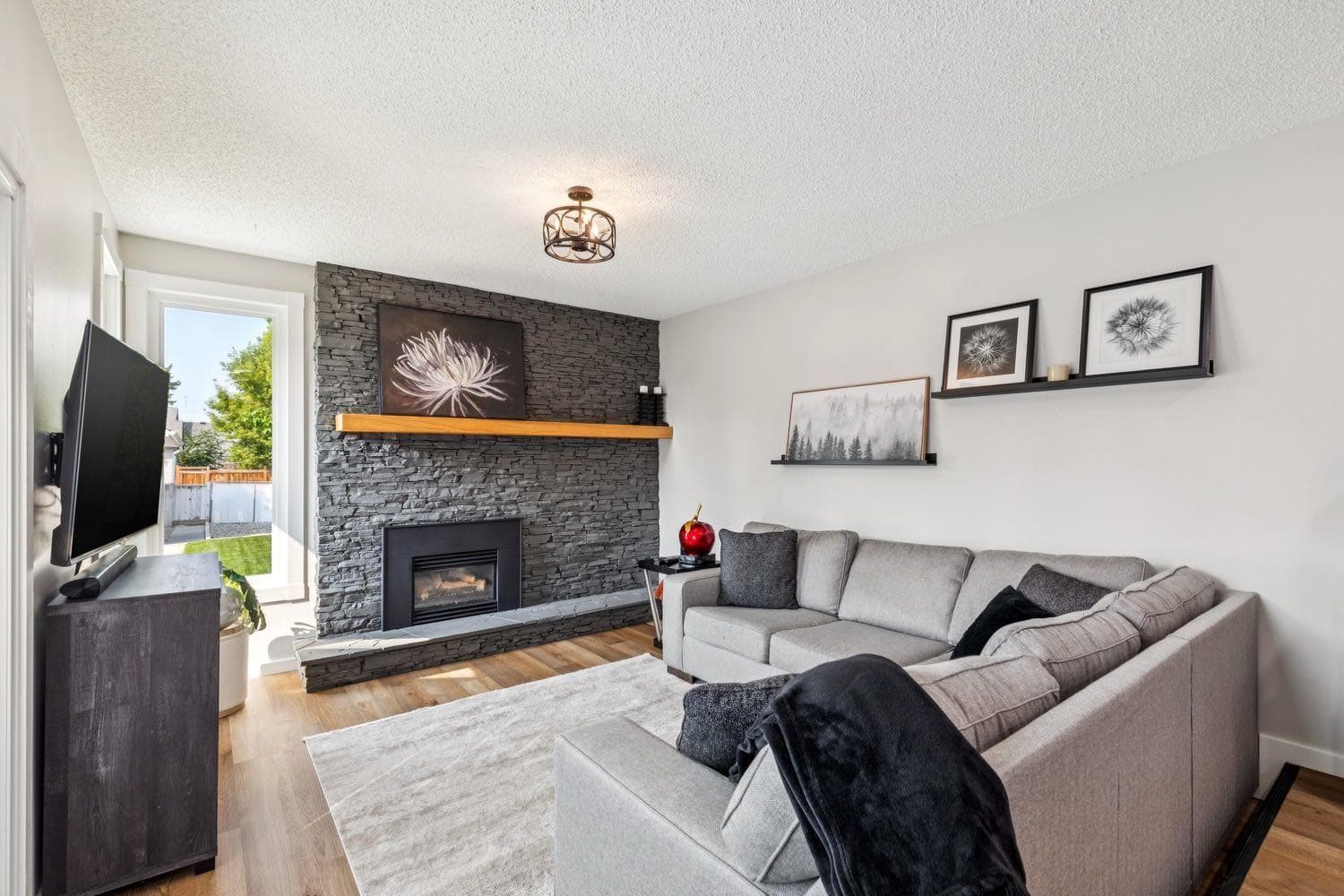 92 Woodford Drive SW