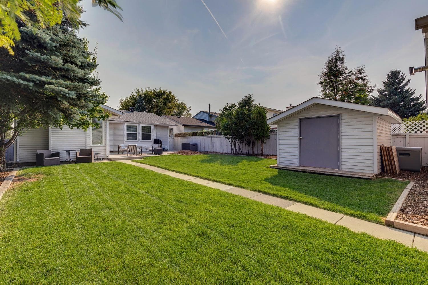 92 Woodford Drive SW
