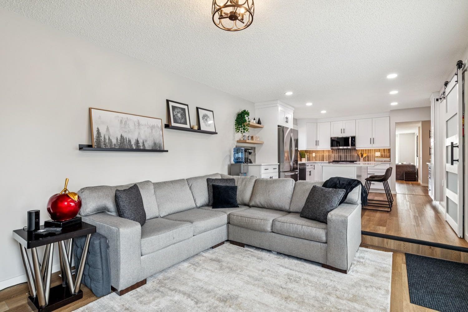 92 Woodford Drive SW