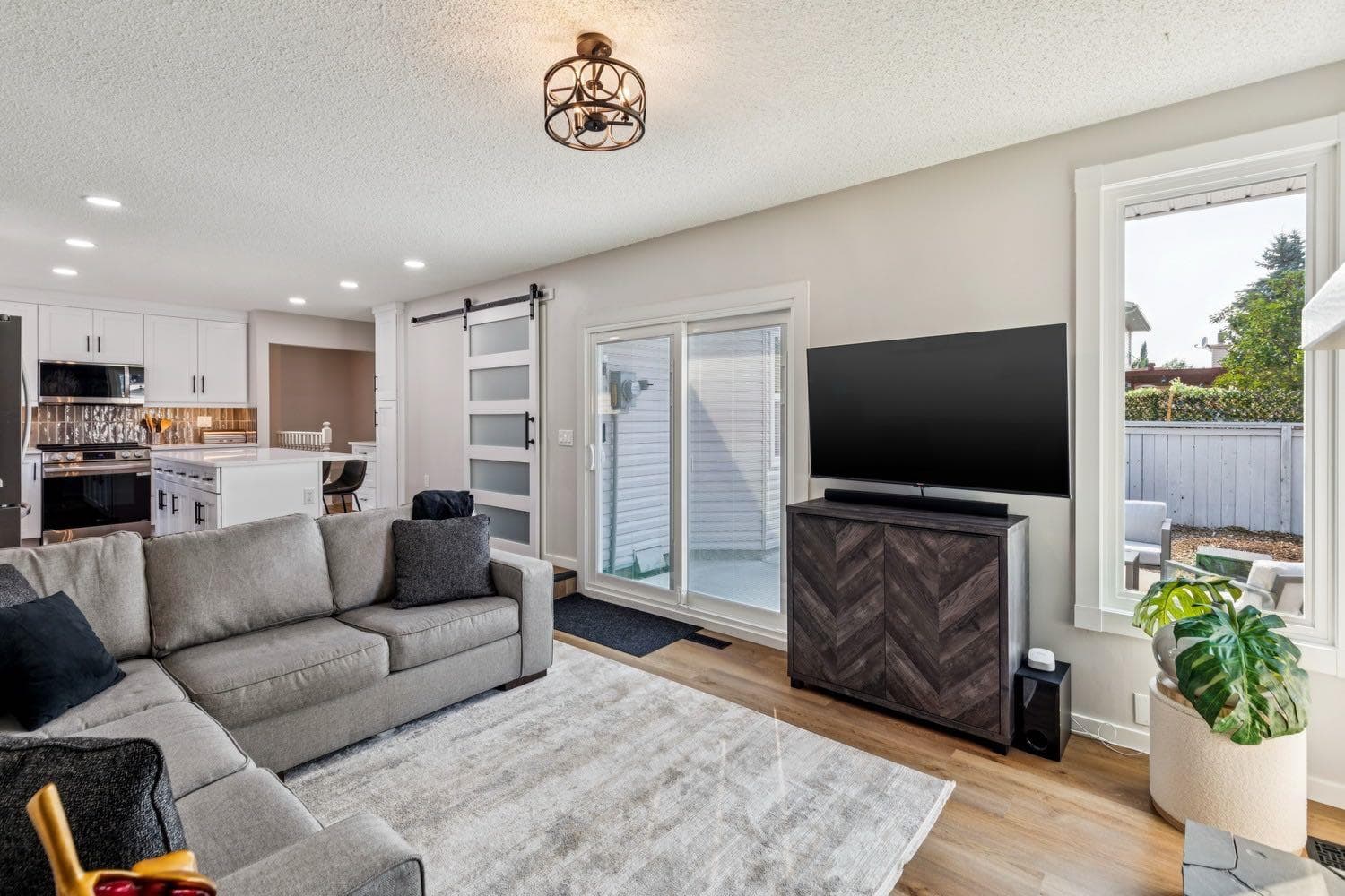 92 Woodford Drive SW