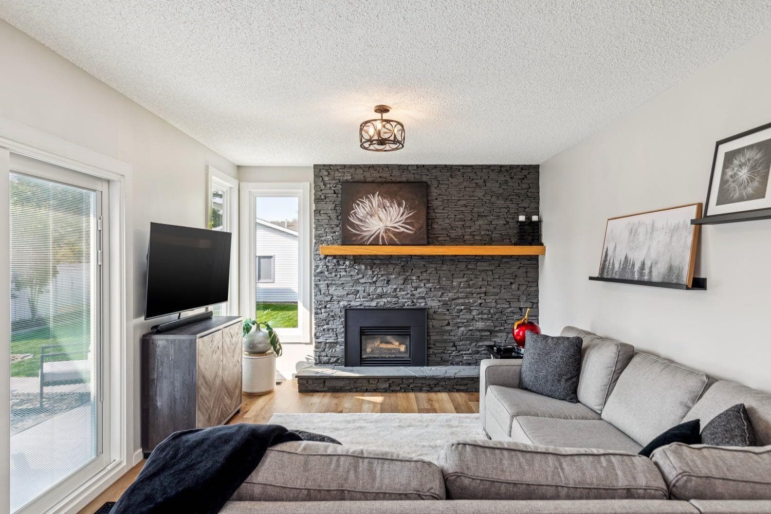 92 Woodford Drive SW