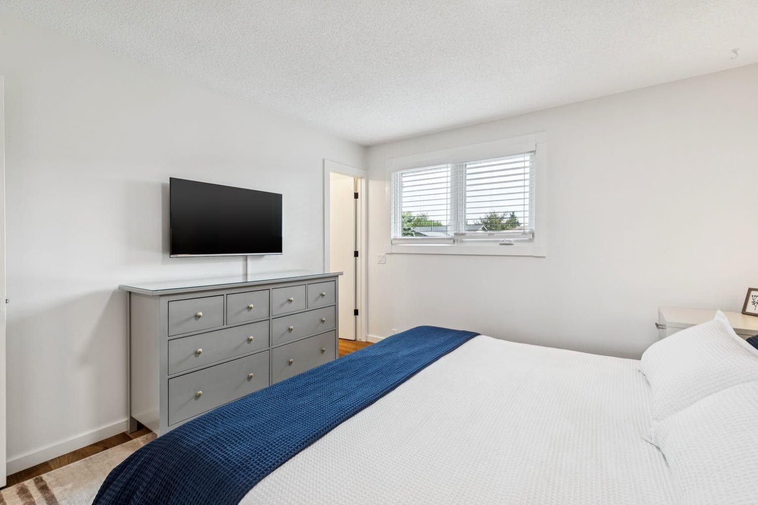 92 Woodford Drive SW