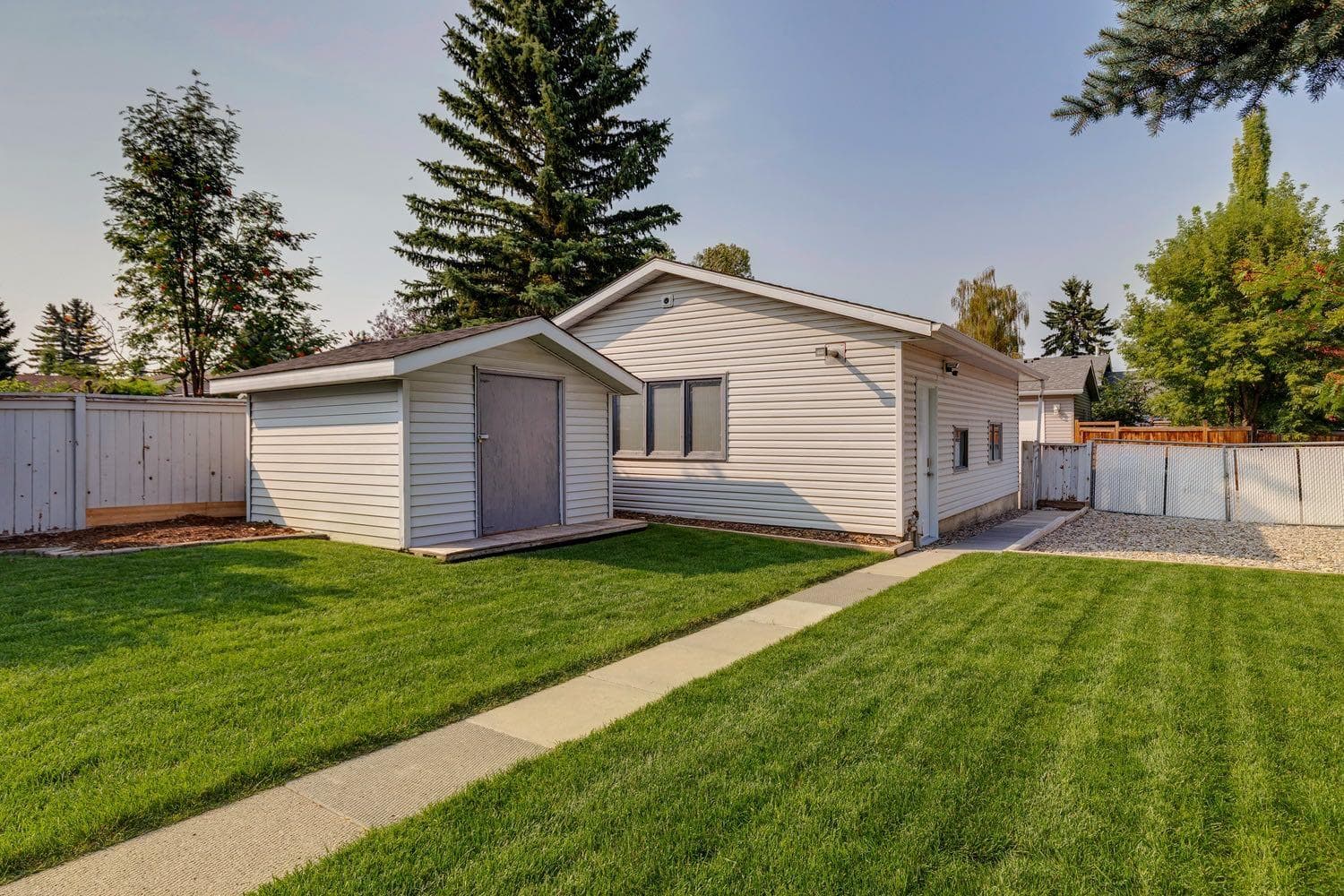 92 Woodford Drive SW