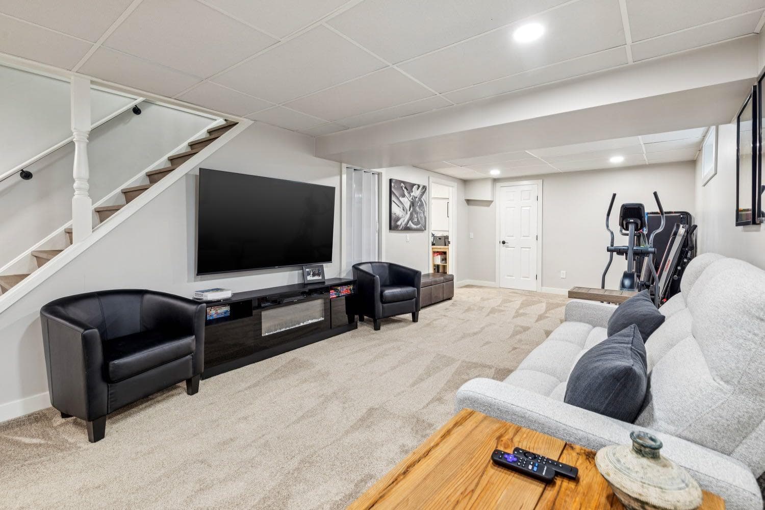 92 Woodford Drive SW
