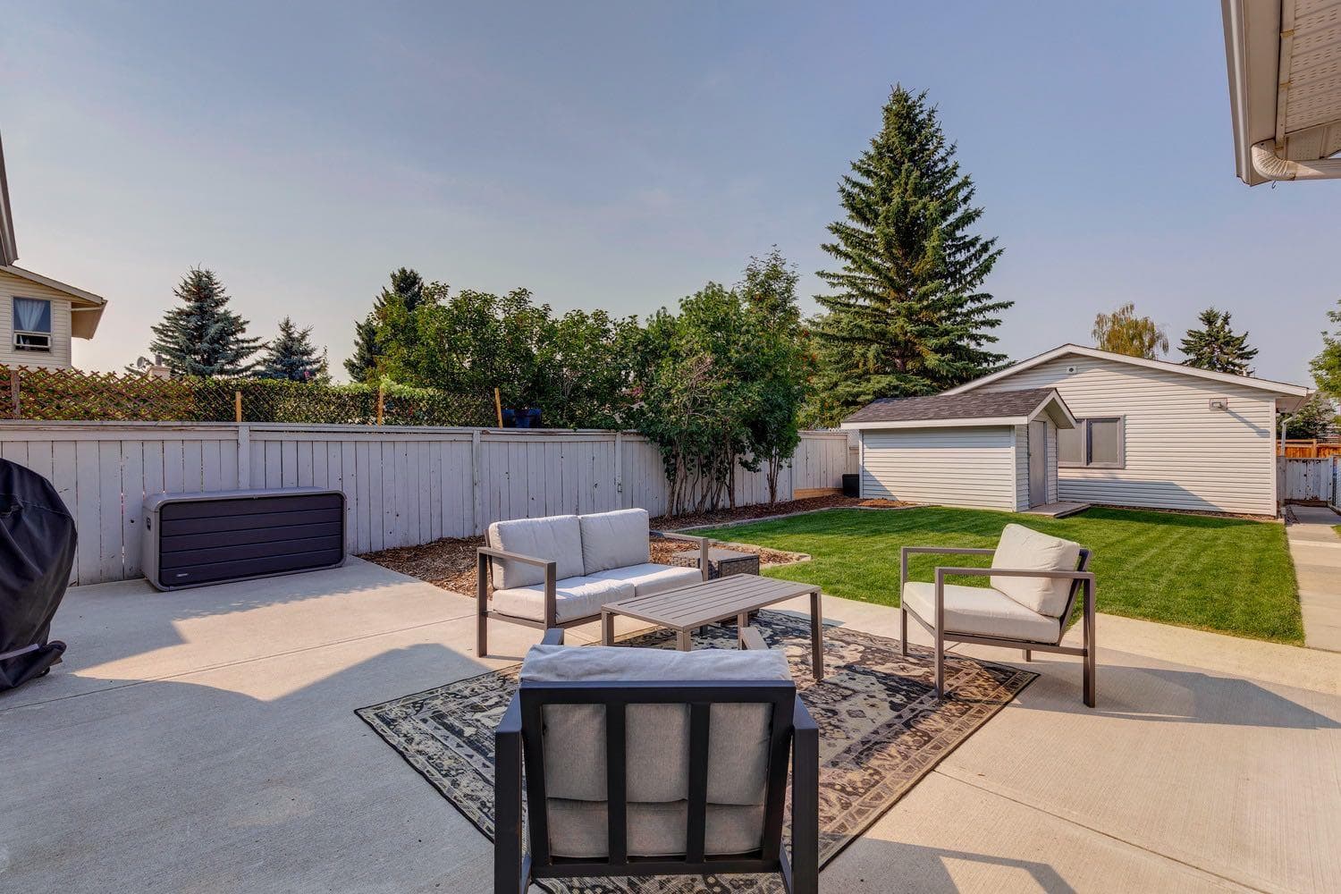92 Woodford Drive SW