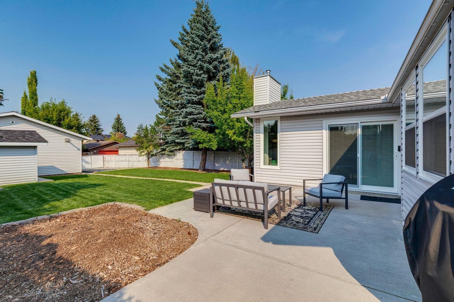 92 Woodford Drive SW