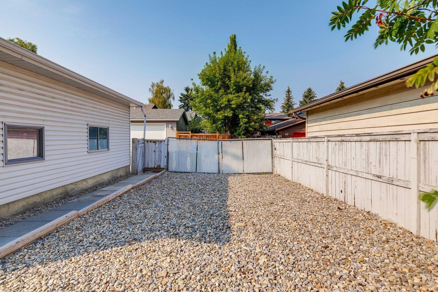 92 Woodford Drive SW