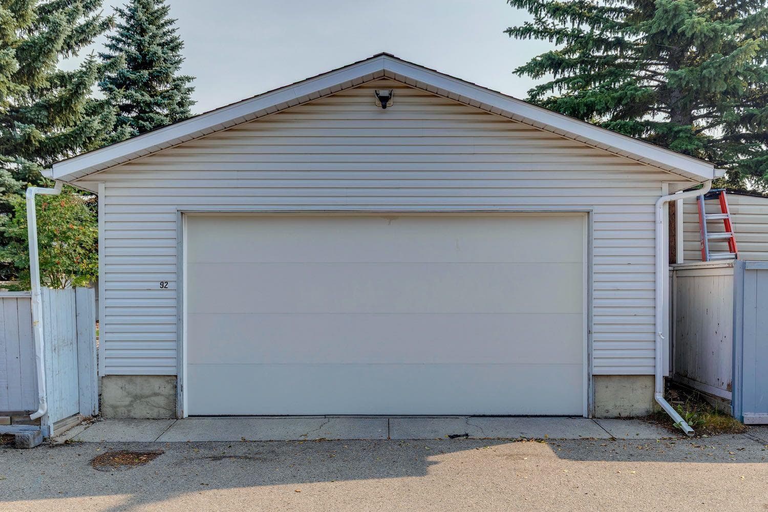 92 Woodford Drive SW
