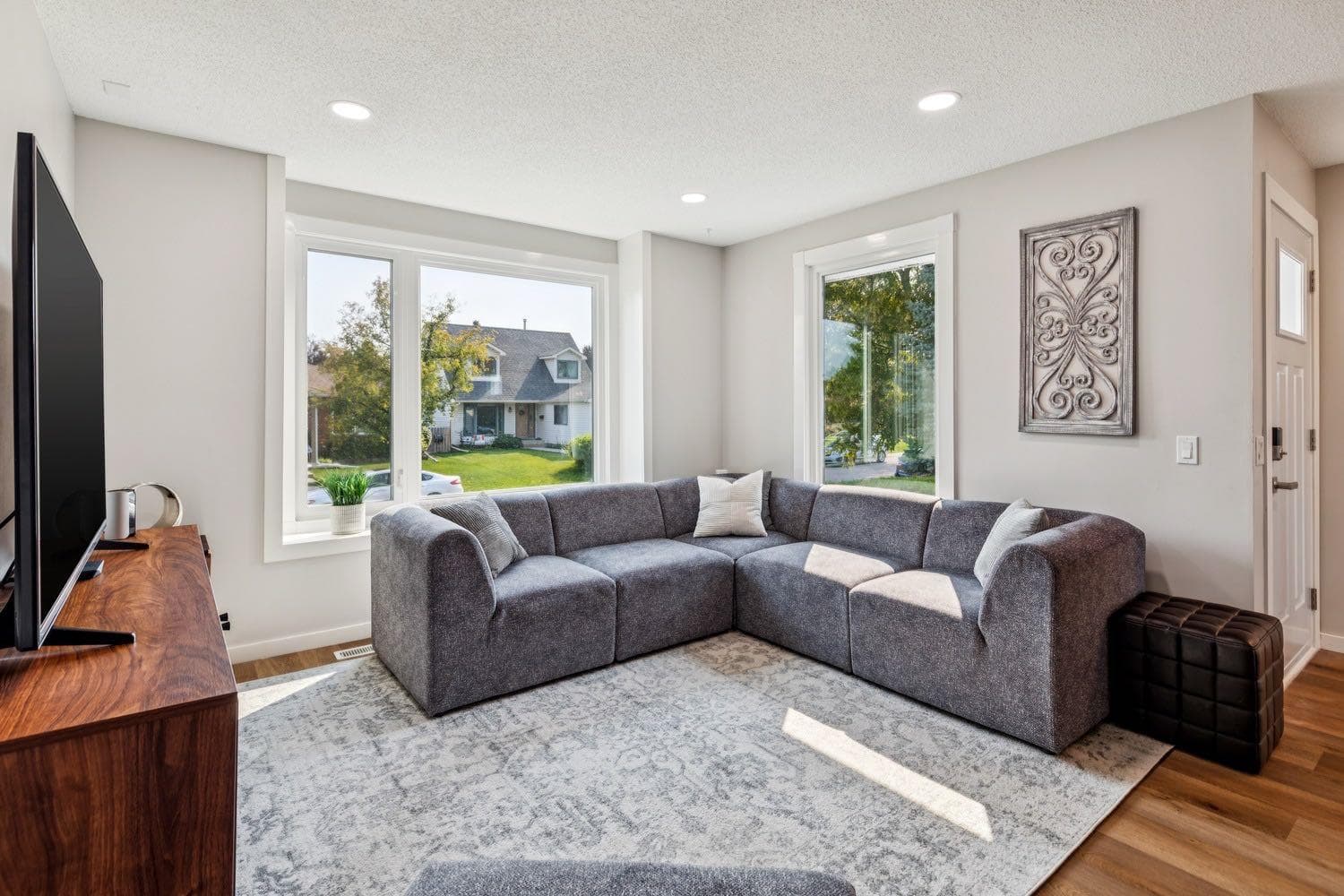 92 Woodford Drive SW