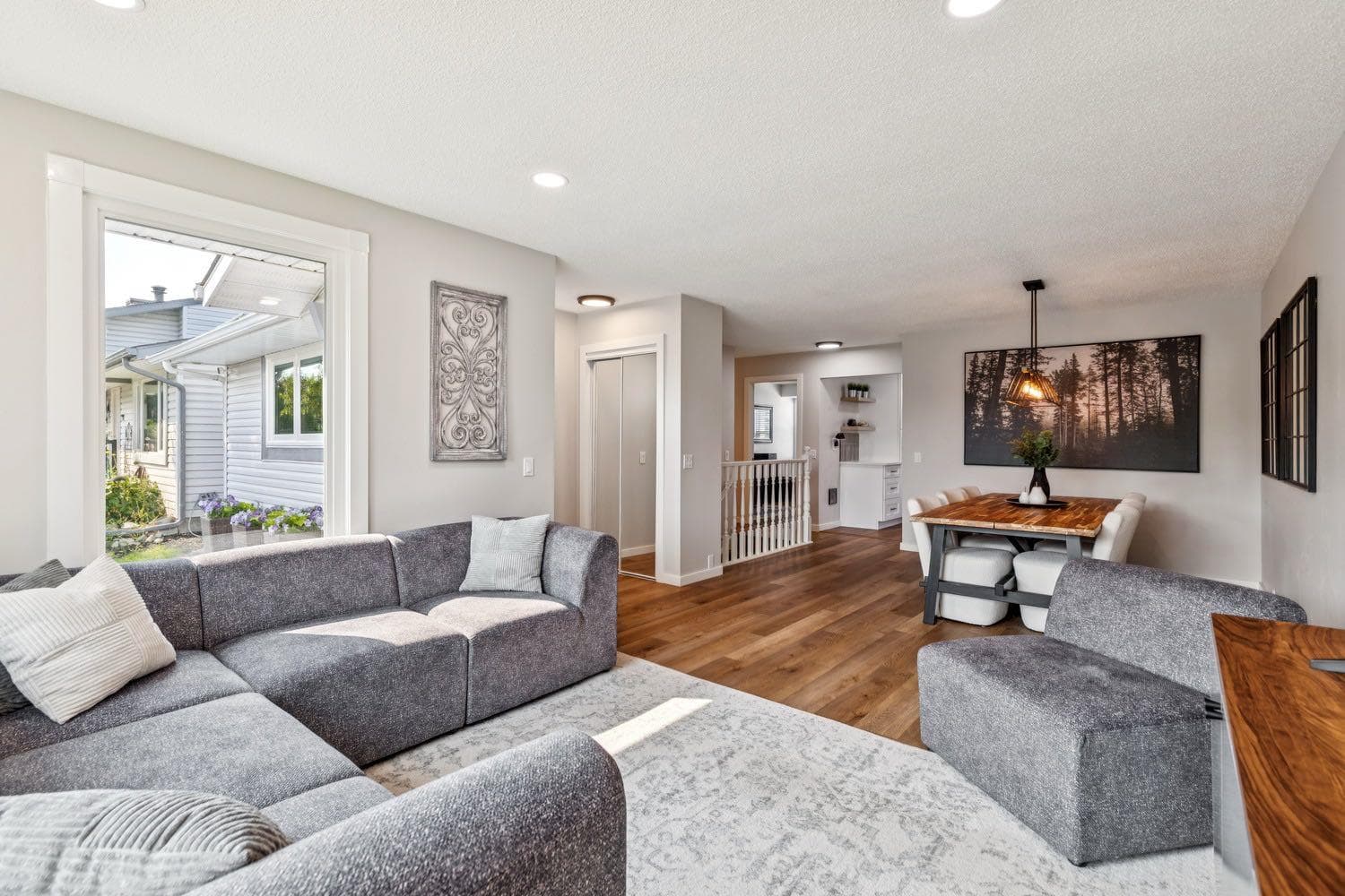 92 Woodford Drive SW
