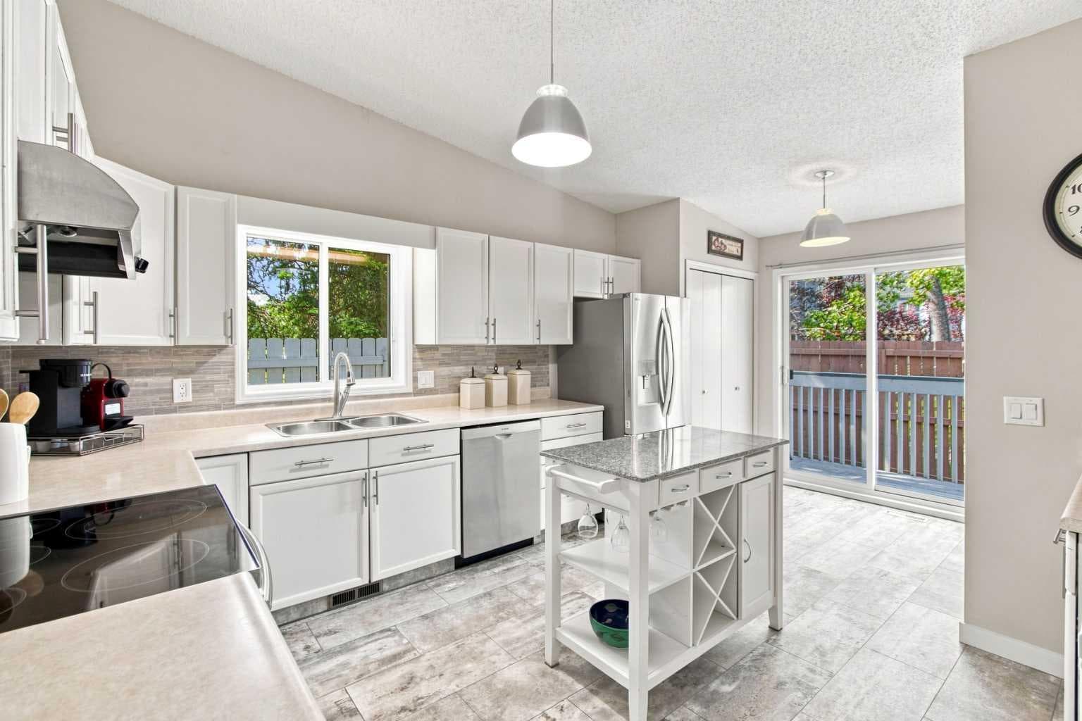 75 Lincoln Manor SW