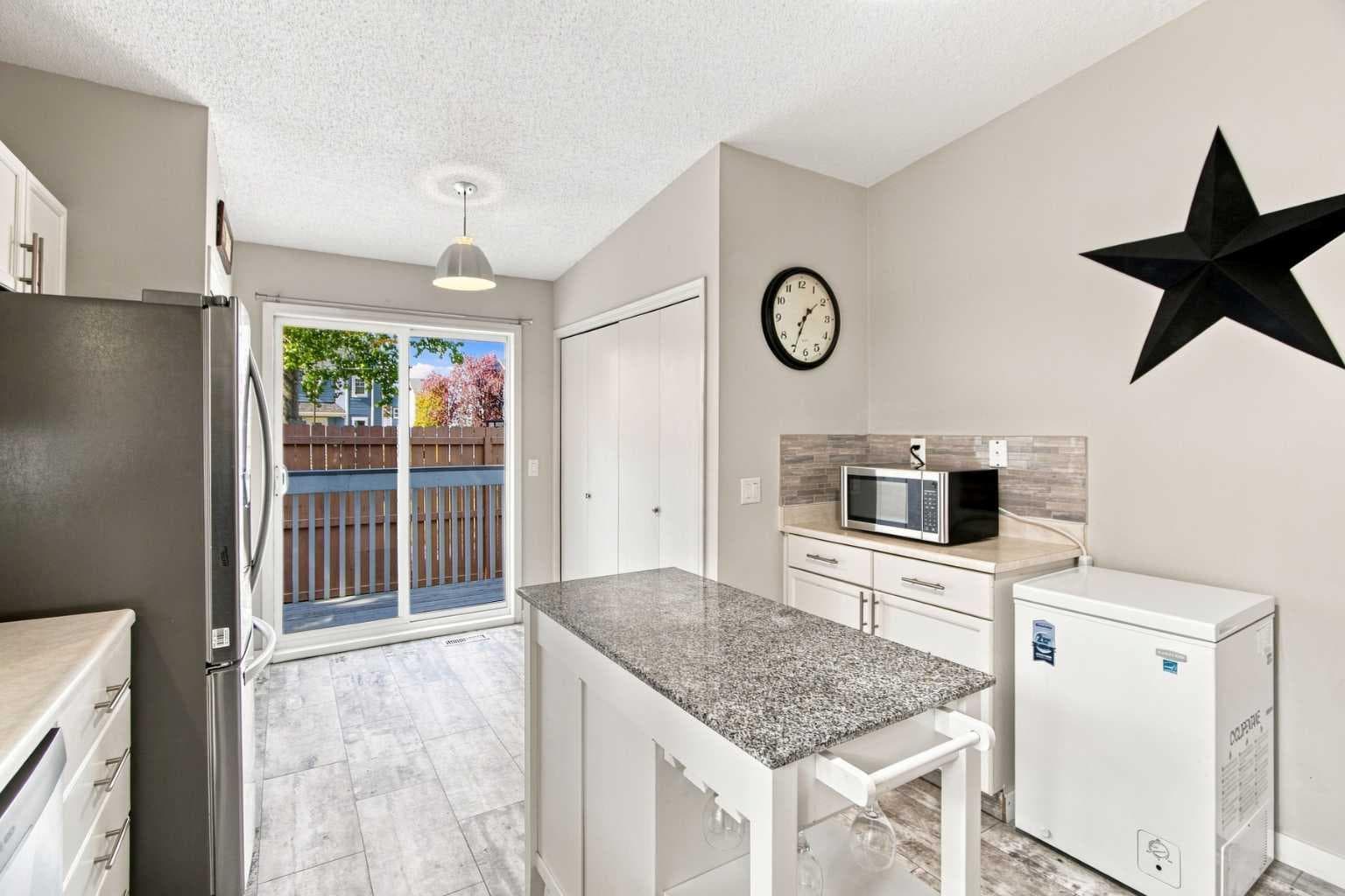 75 Lincoln Manor SW