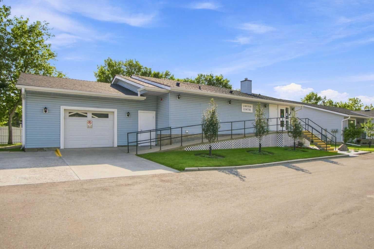 75 Lincoln Manor SW