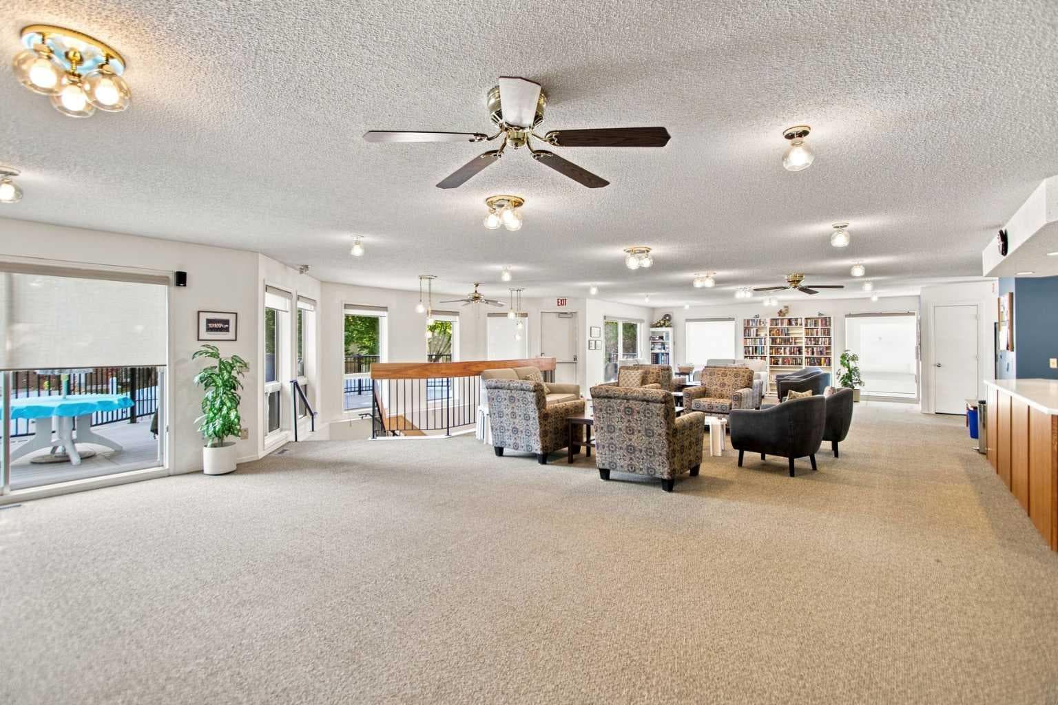 75 Lincoln Manor SW