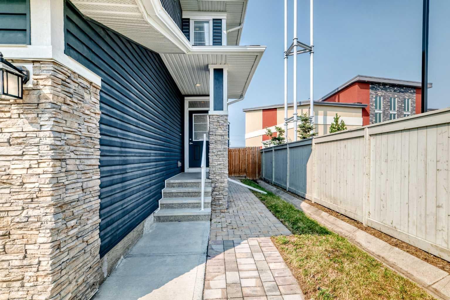 27 Redstone Heights NE
