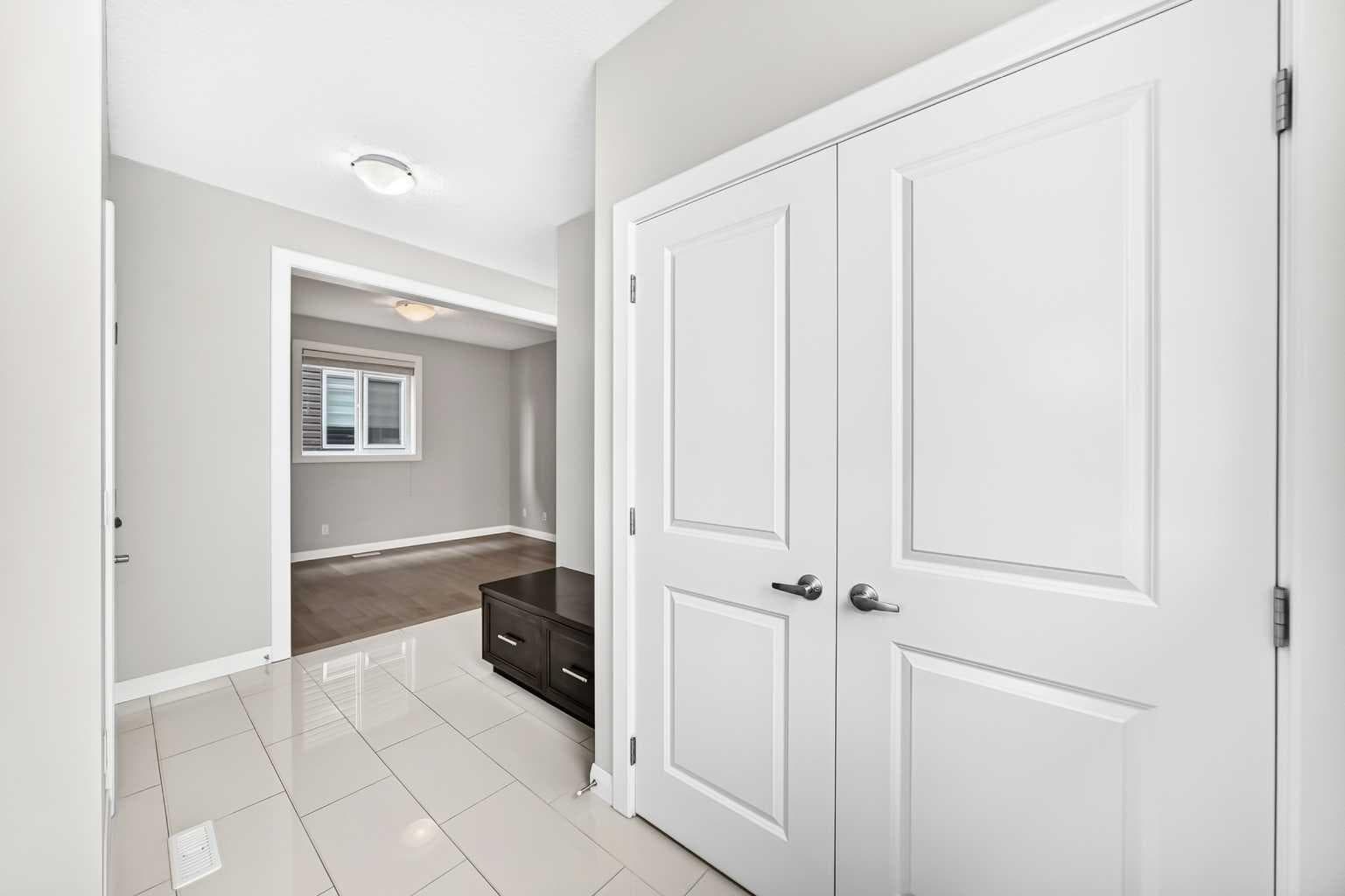 27 Redstone Heights NE