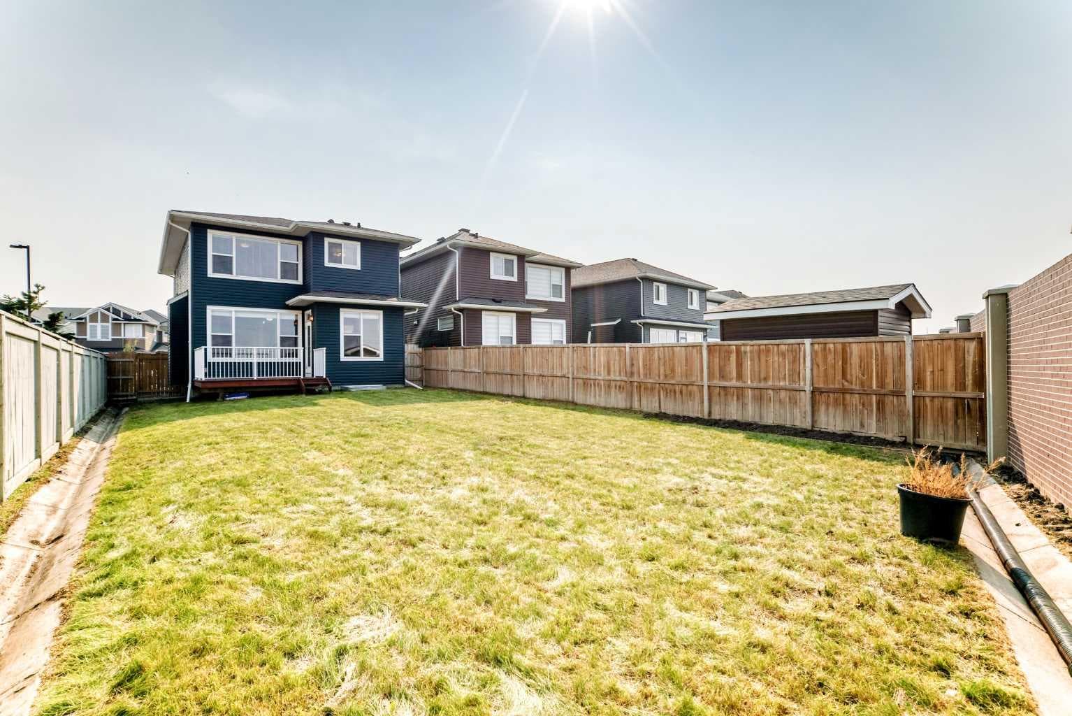27 Redstone Heights NE
