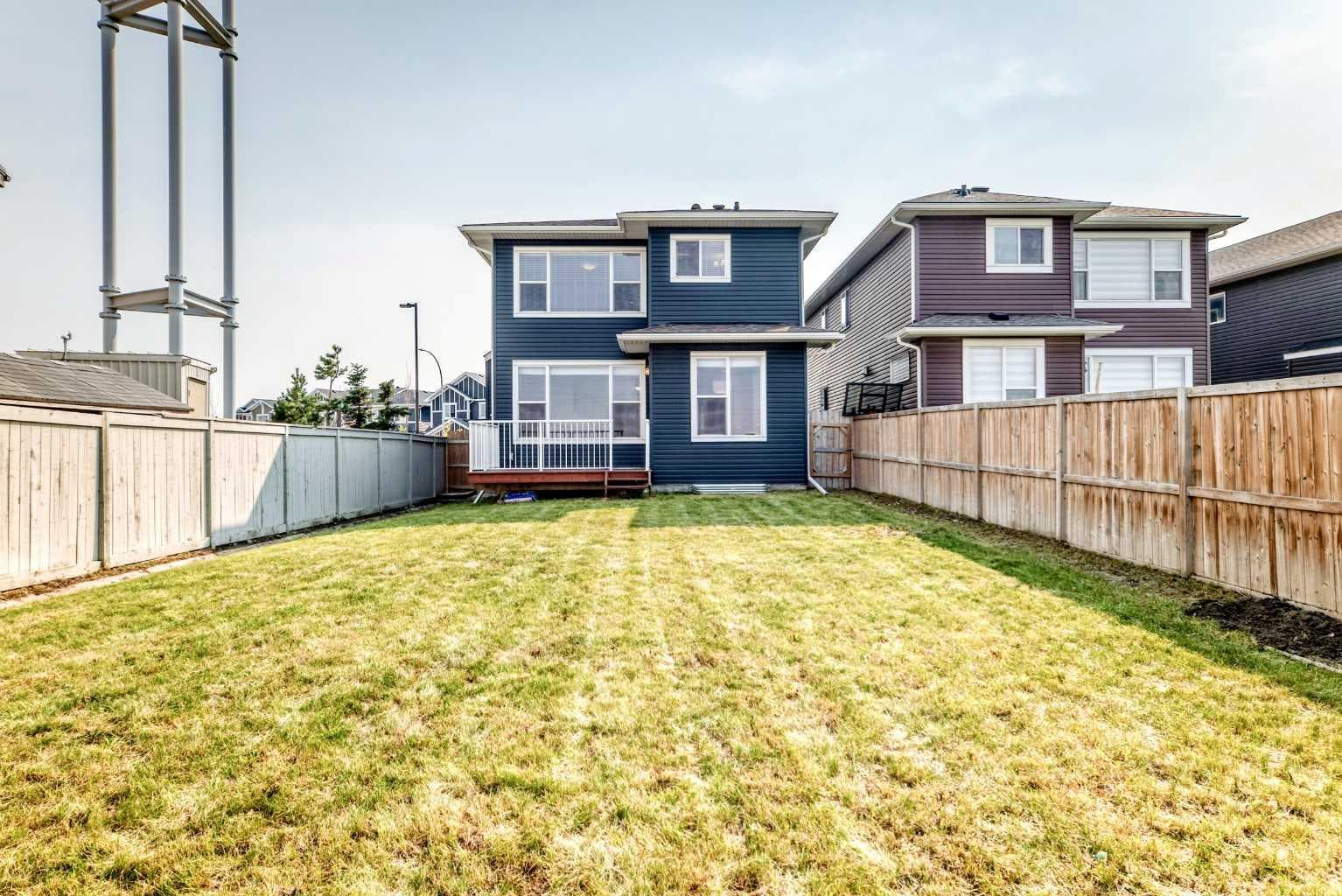 27 Redstone Heights NE