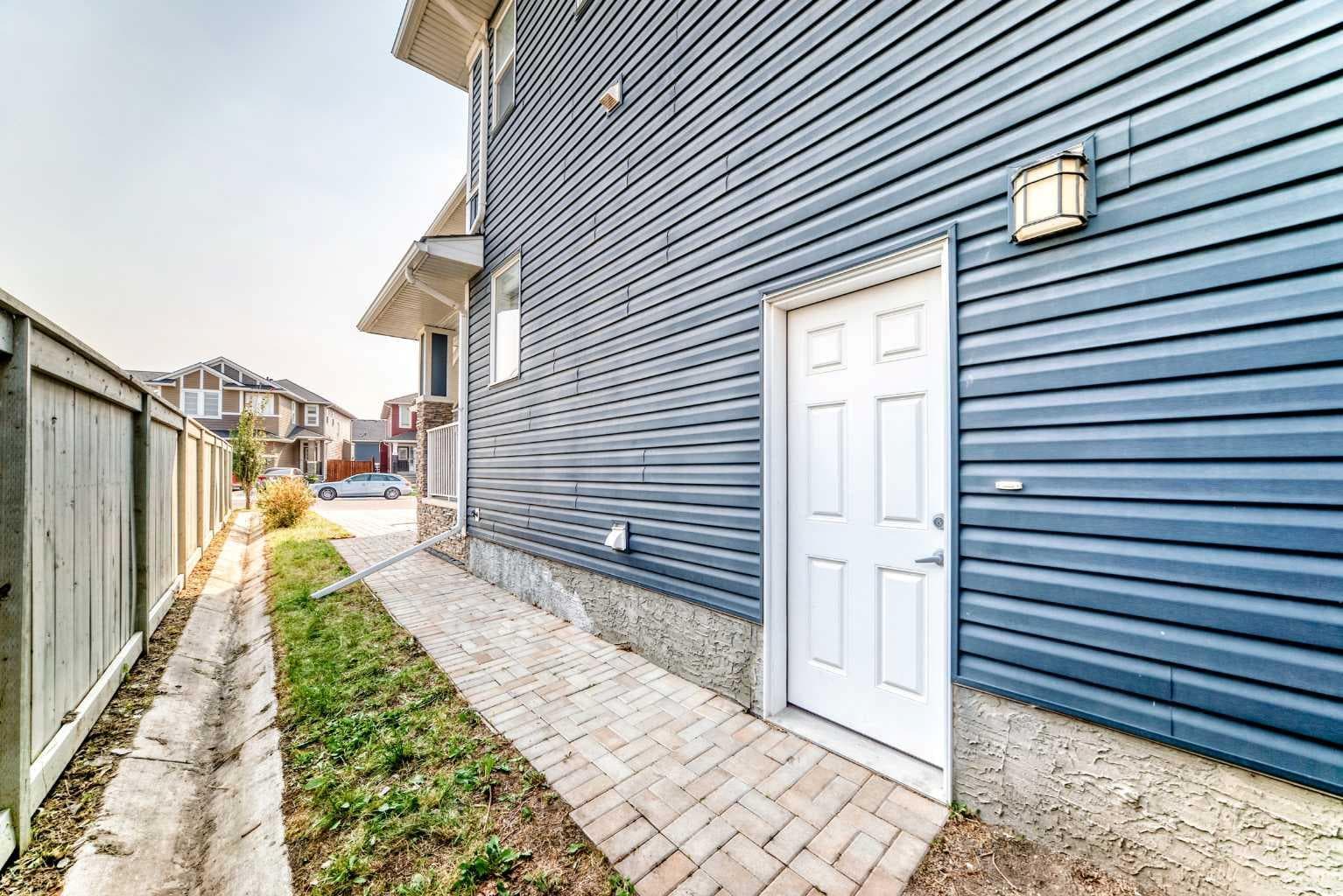 27 Redstone Heights NE