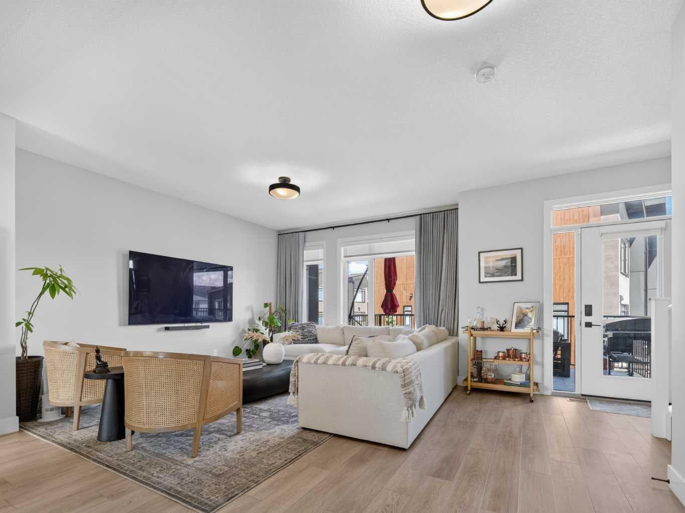 307 Royal Elm Road NW