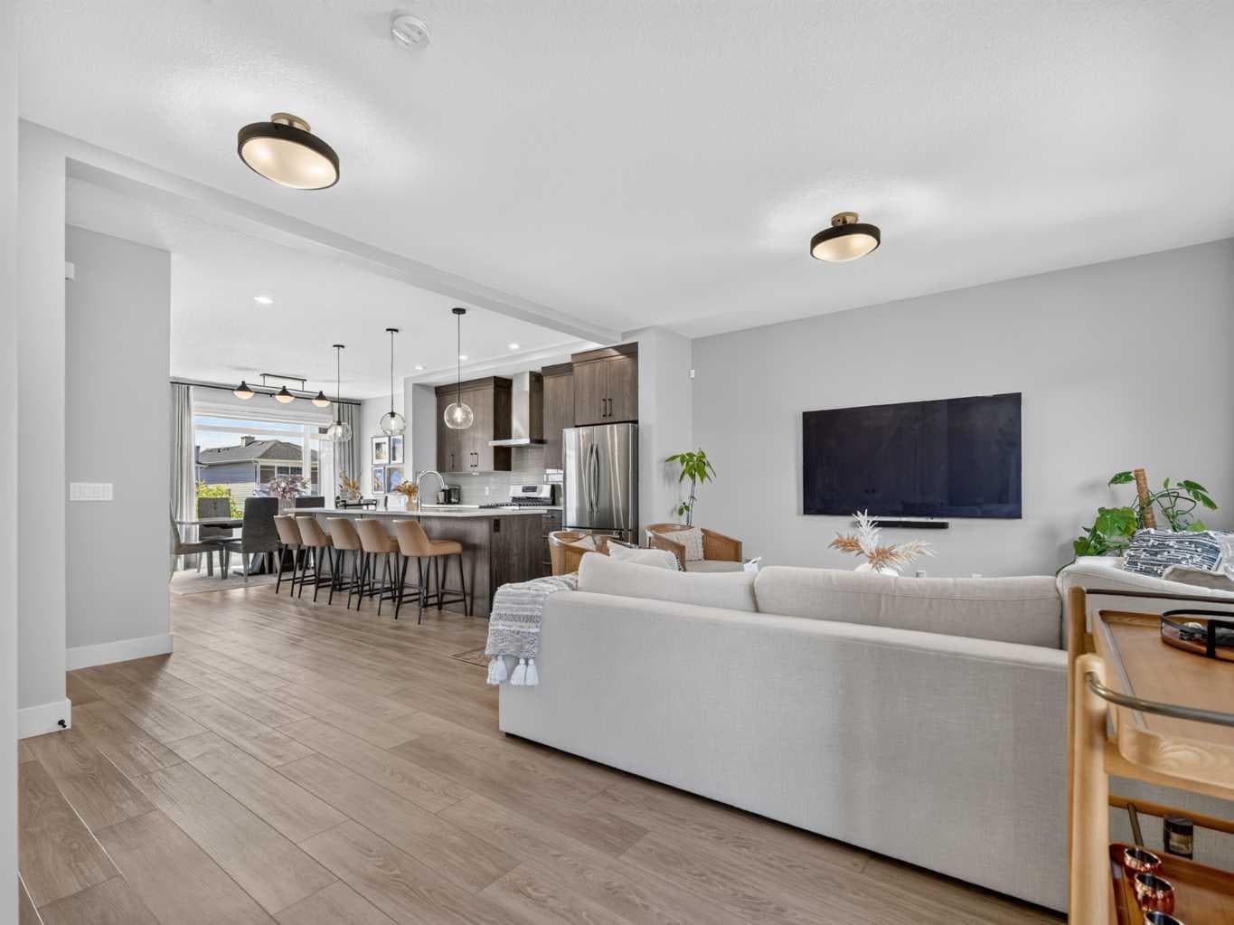 307 Royal Elm Road NW