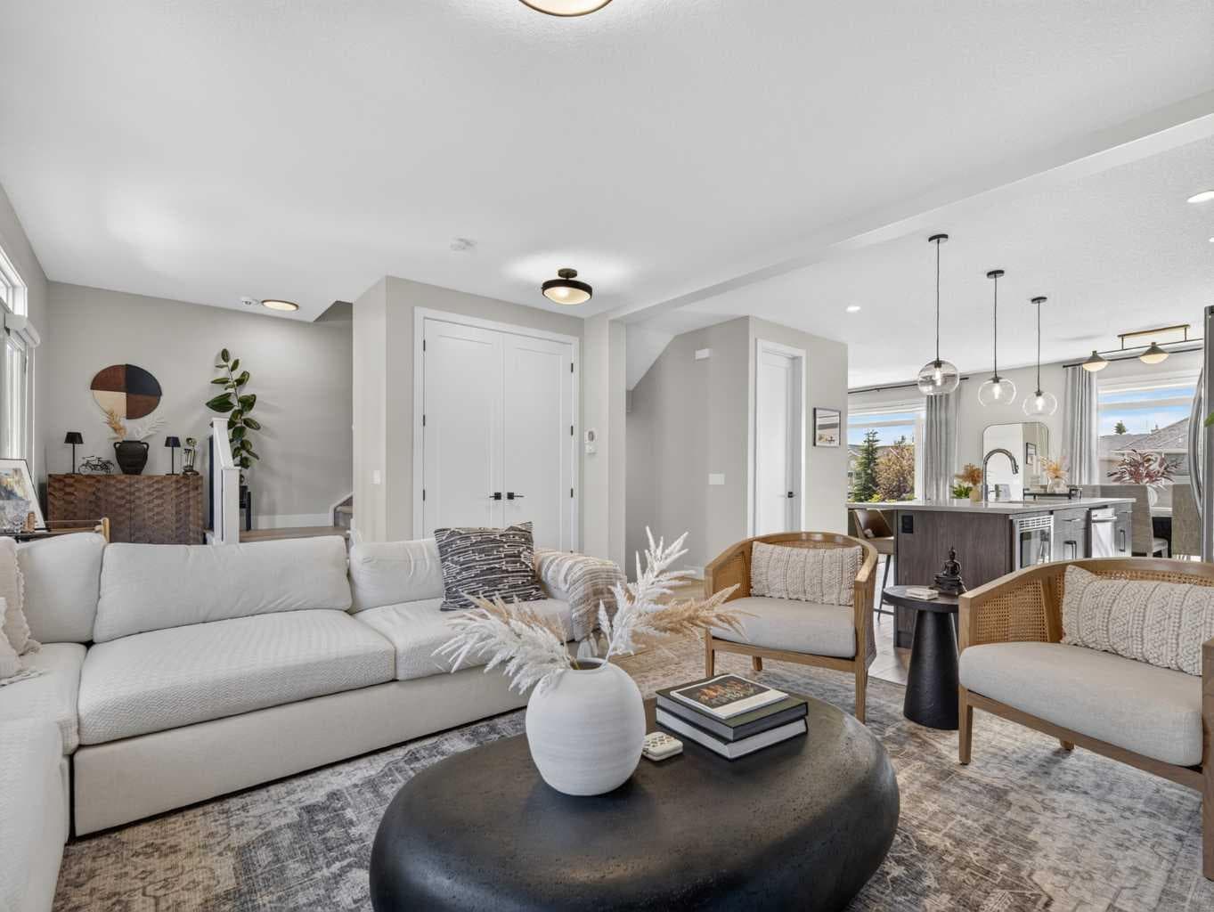 307 Royal Elm Road NW