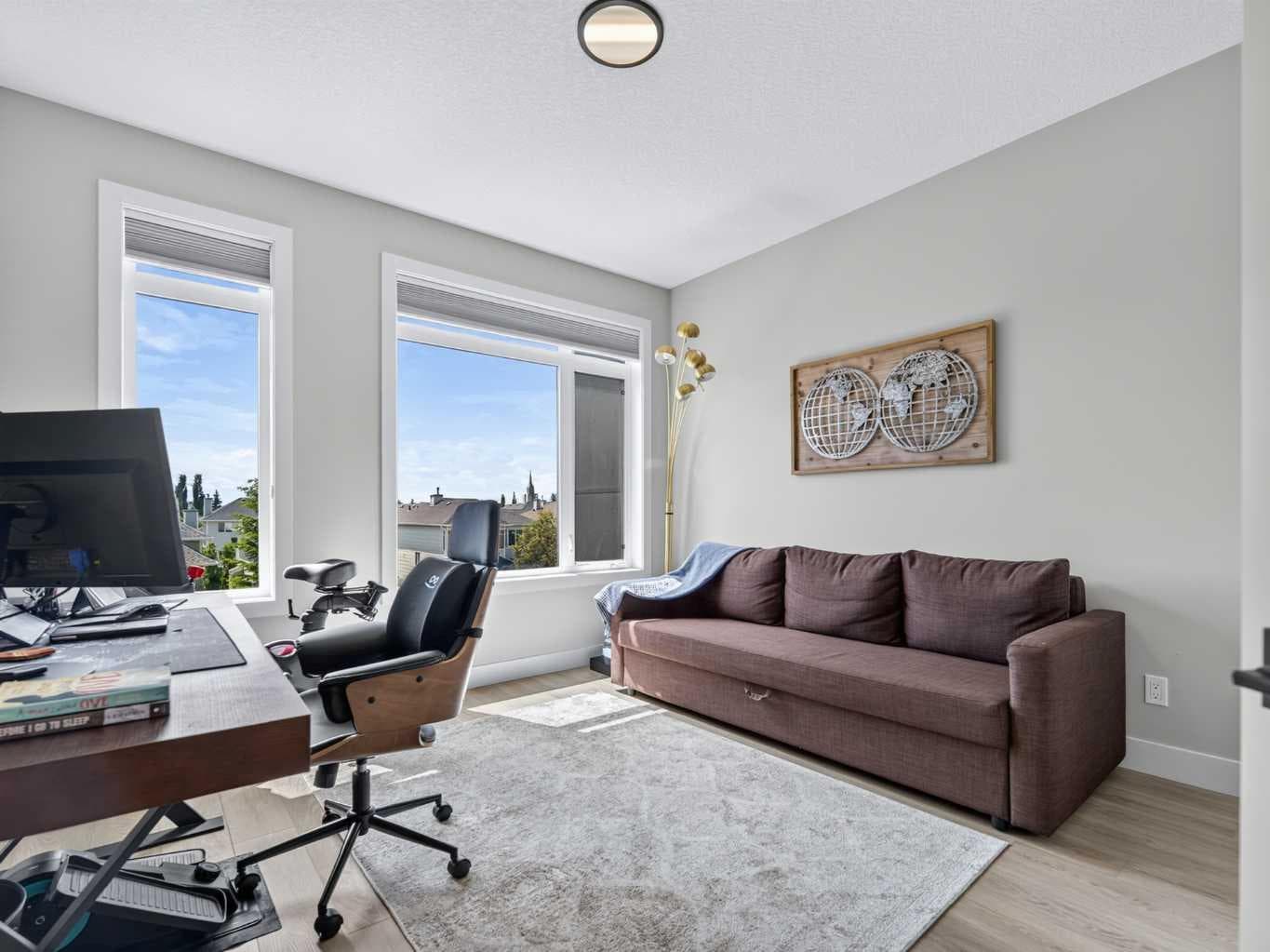 307 Royal Elm Road NW