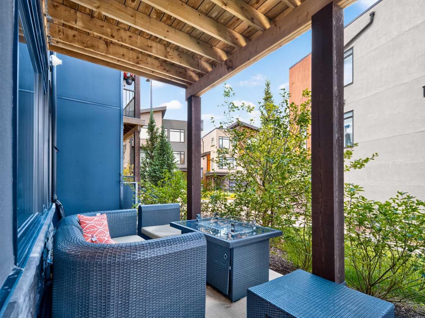 307 Royal Elm Road NW