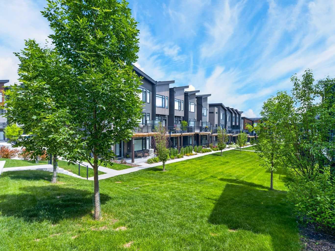 307 Royal Elm Road NW