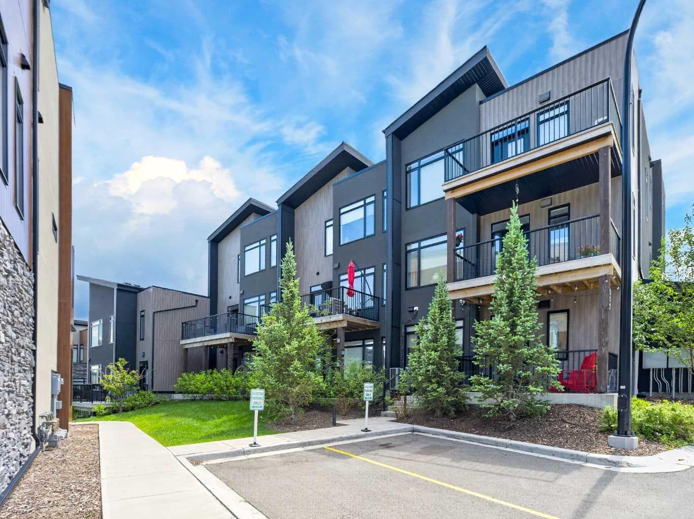 307 Royal Elm Road NW