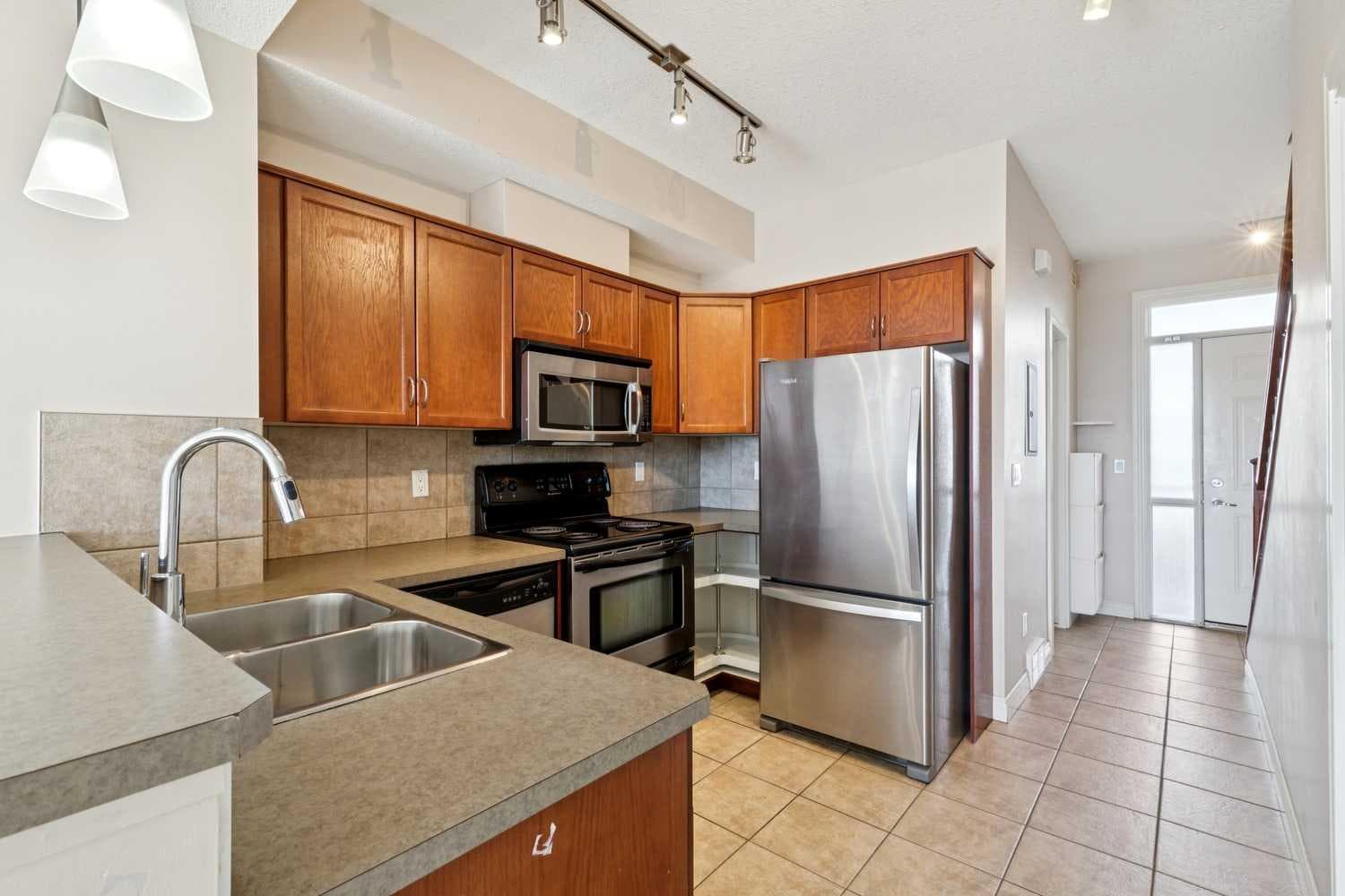 14, 169 Rockyledge View NW