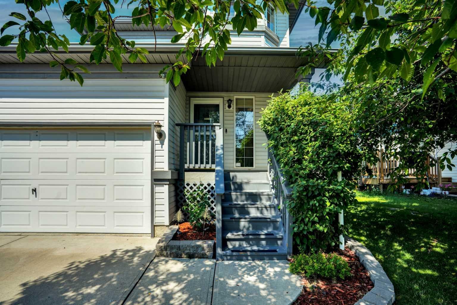 158 Saratoga Close NE