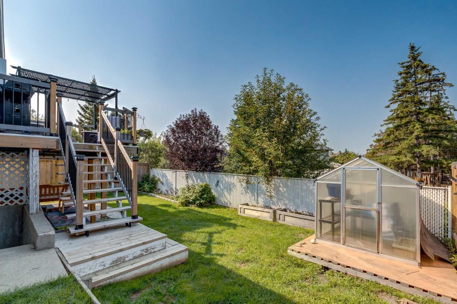 75 Sandstone Crescent SE
