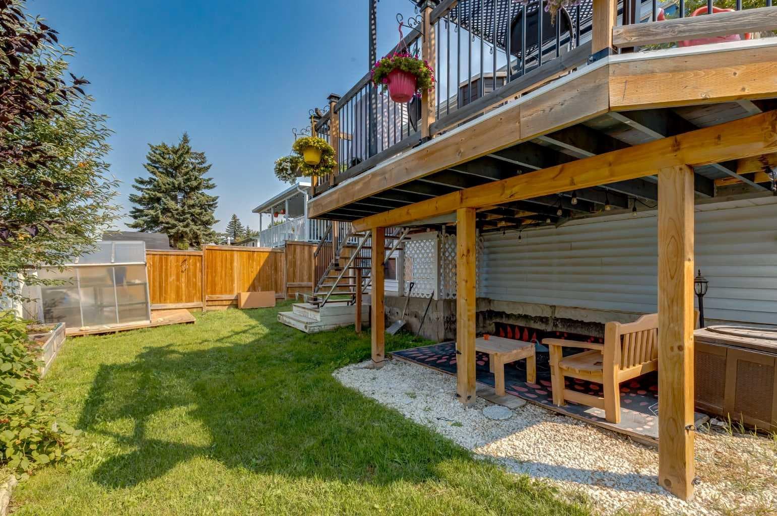75 Sandstone Crescent SE
