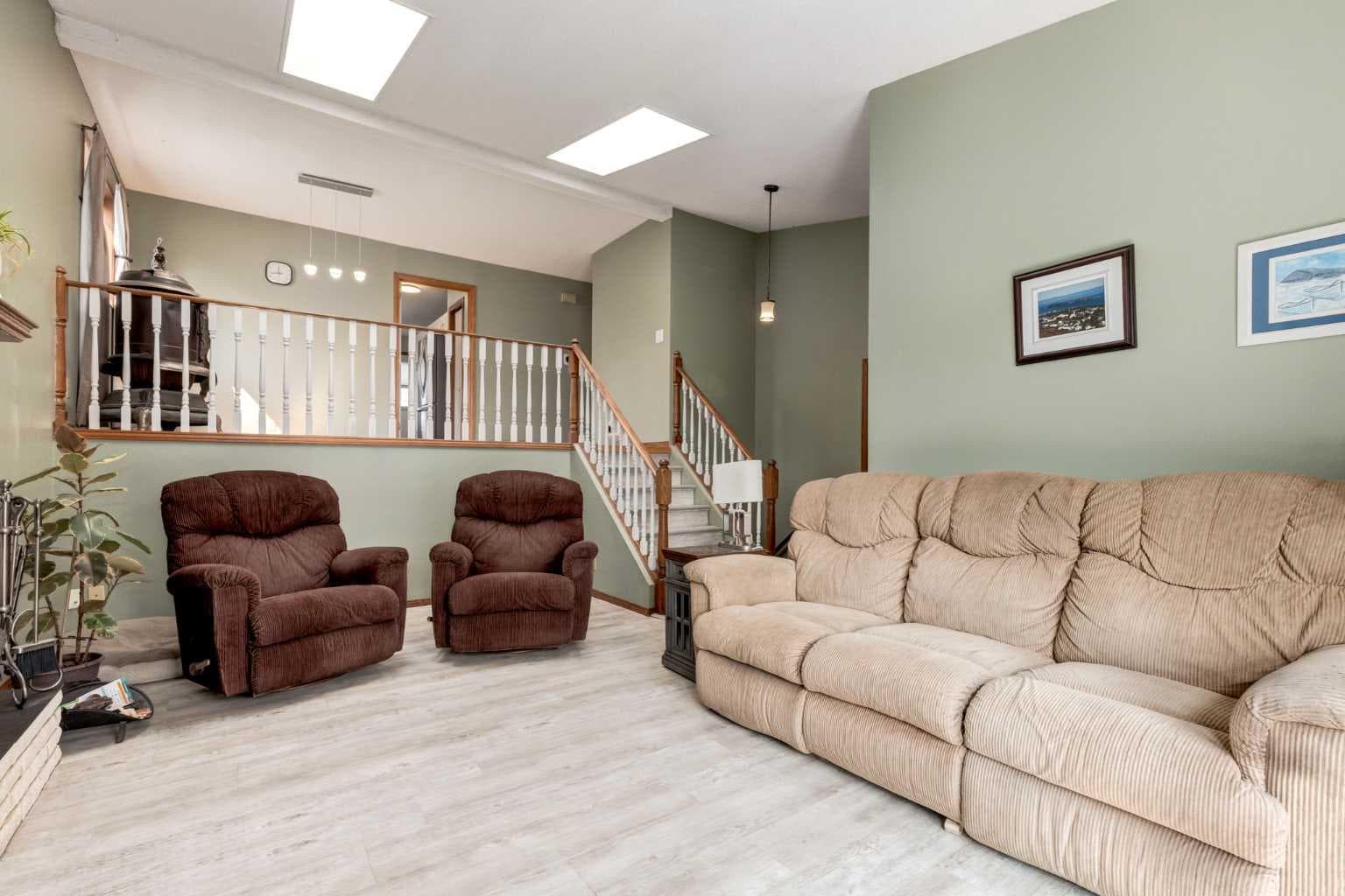 75 Sandstone Crescent SE